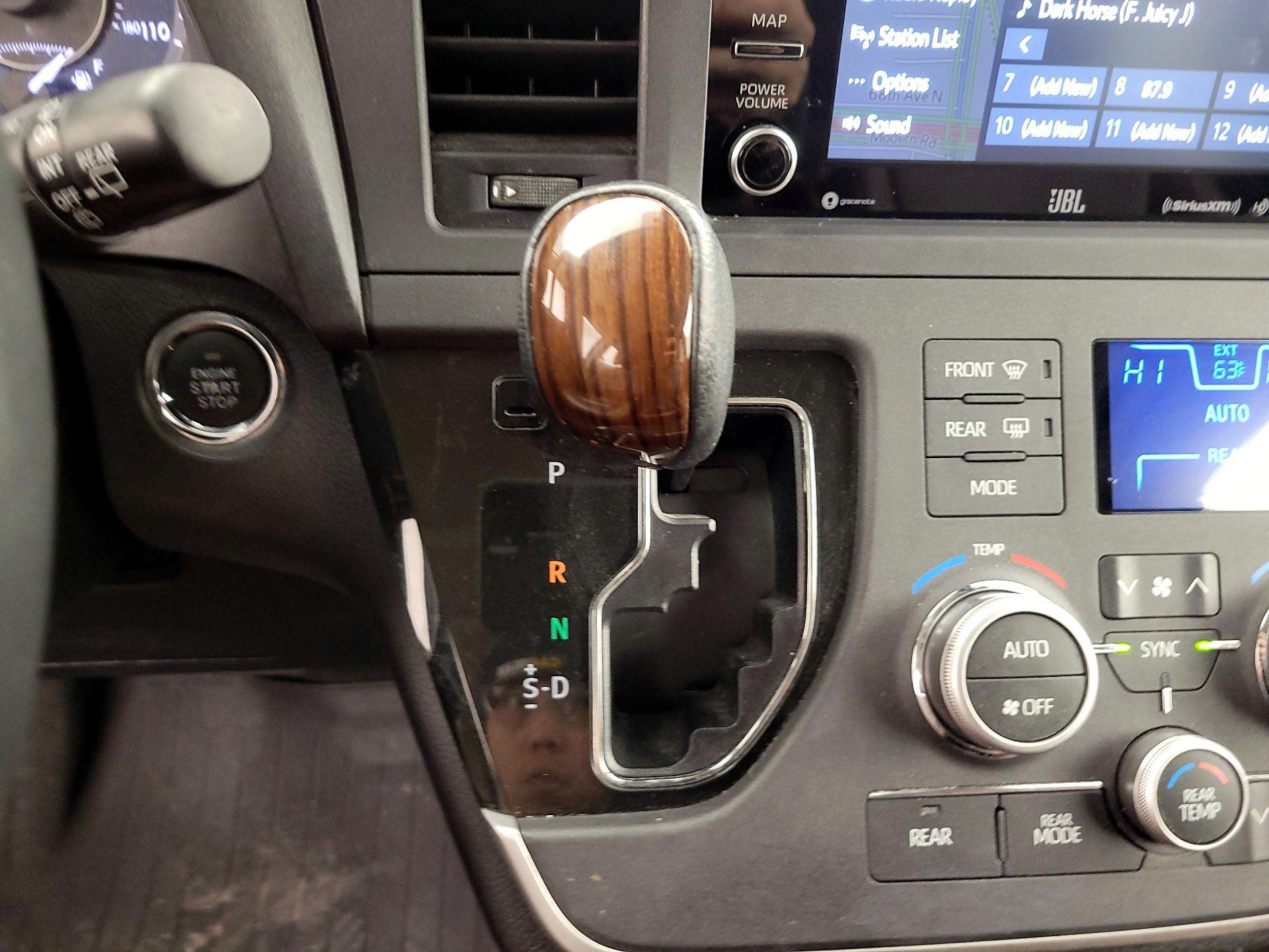 Thumbnail: 2020 Toyota Sienna - 18