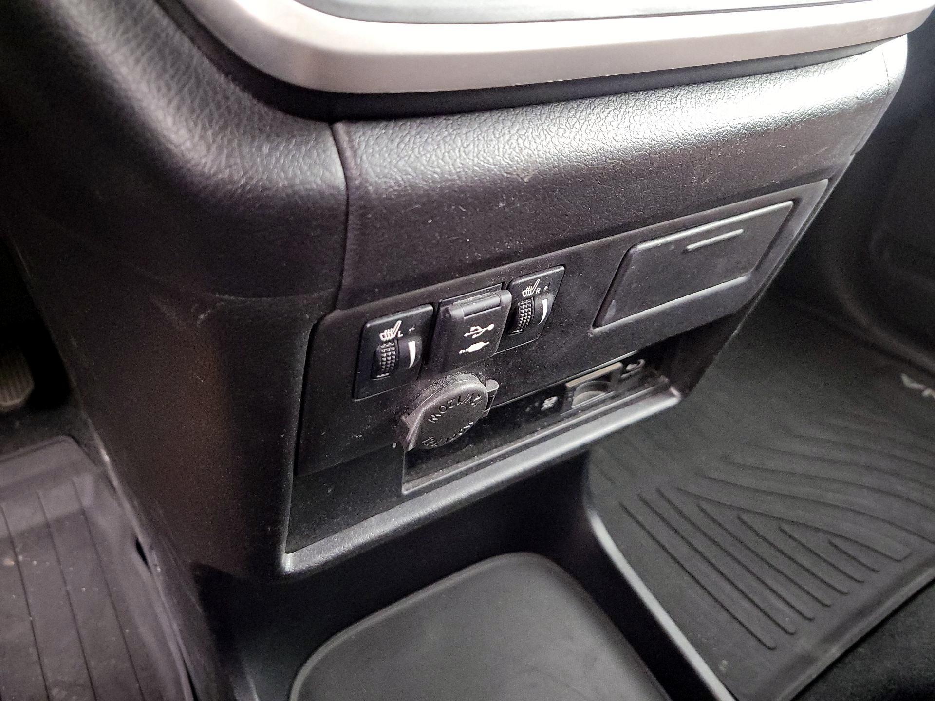 Thumbnail: 2020 Toyota Sienna - 19