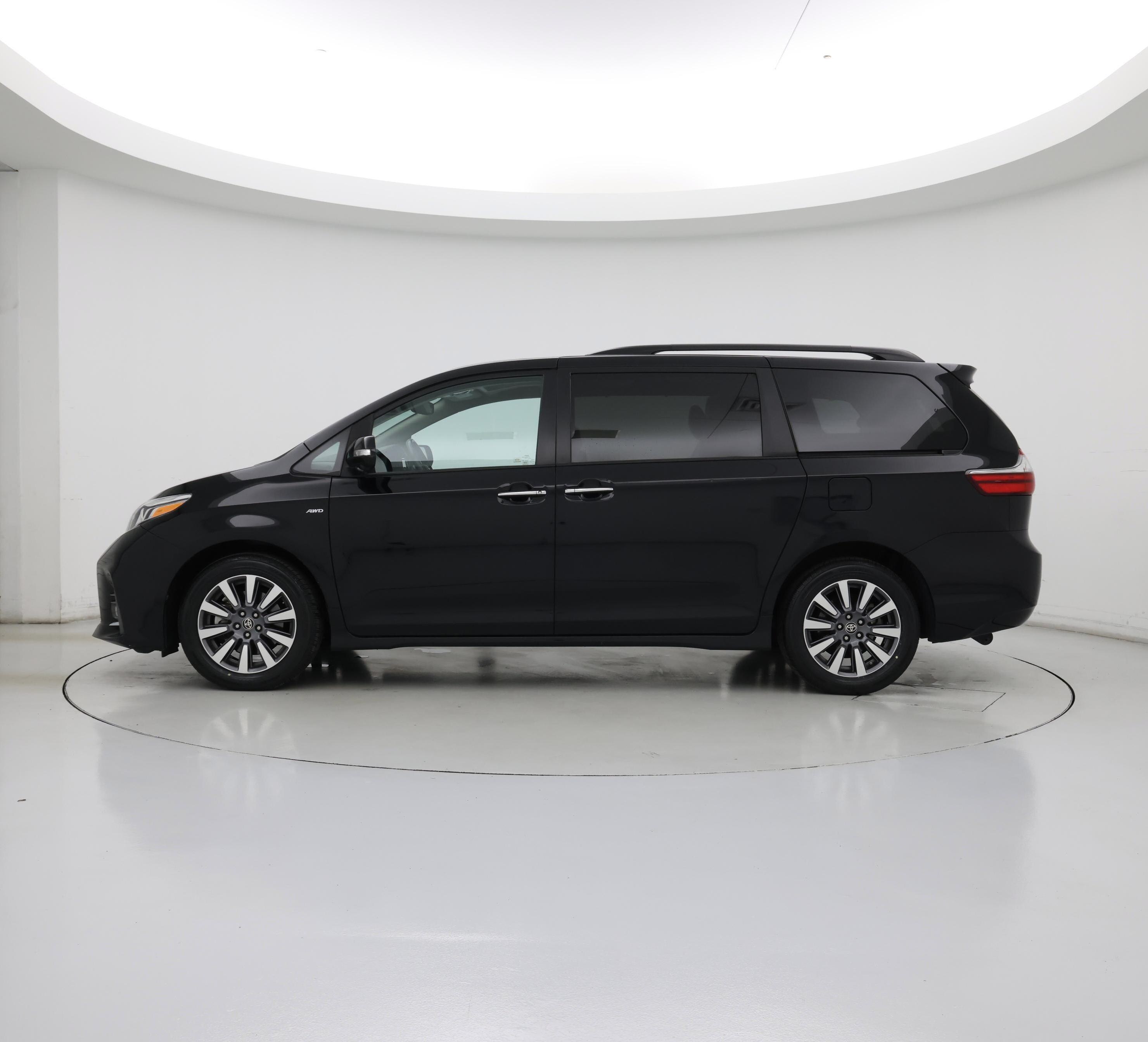 Thumbnail: 2020 Toyota Sienna - 3