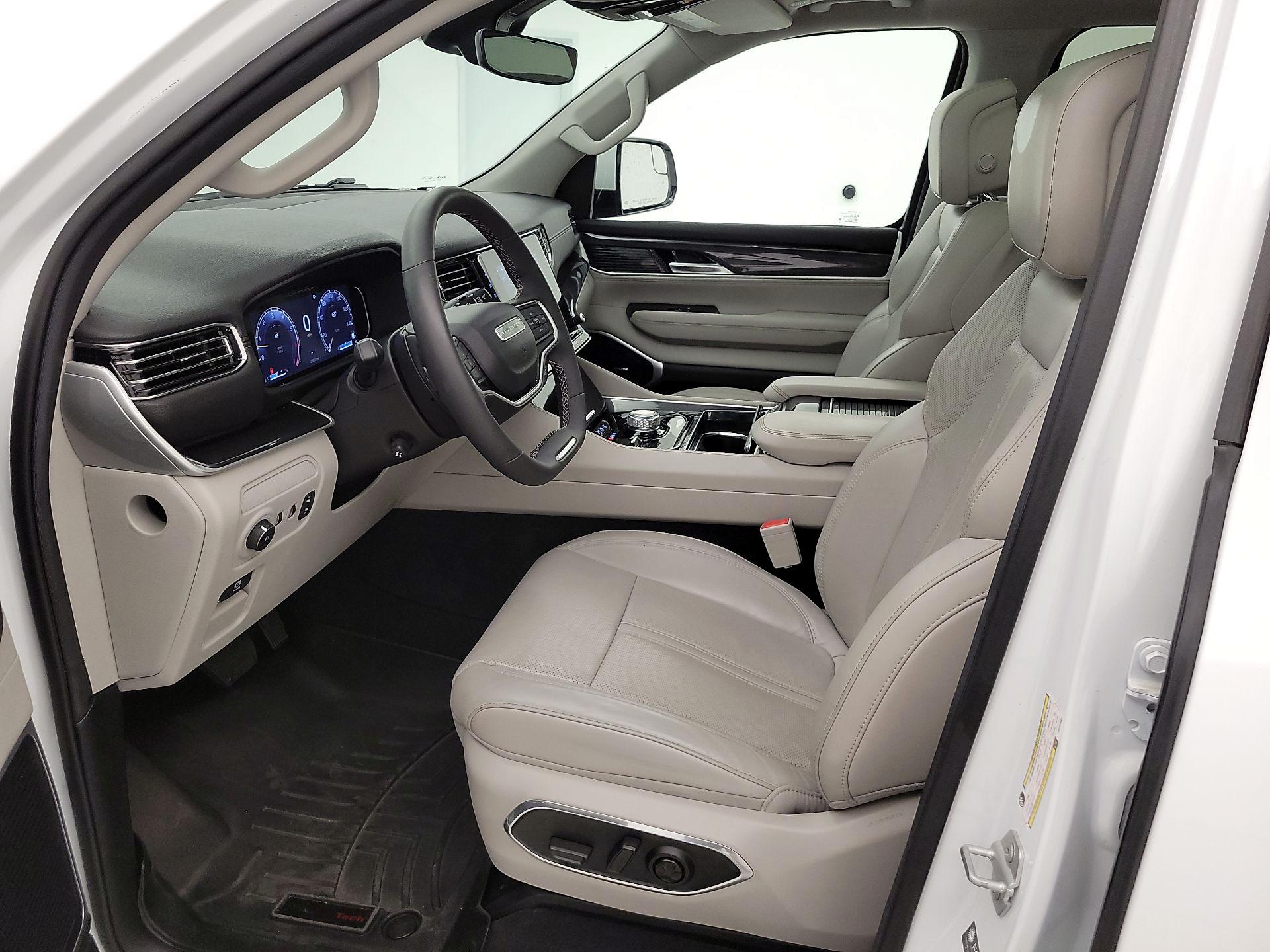 Thumbnail: 2022 Jeep Wagoneer - 11