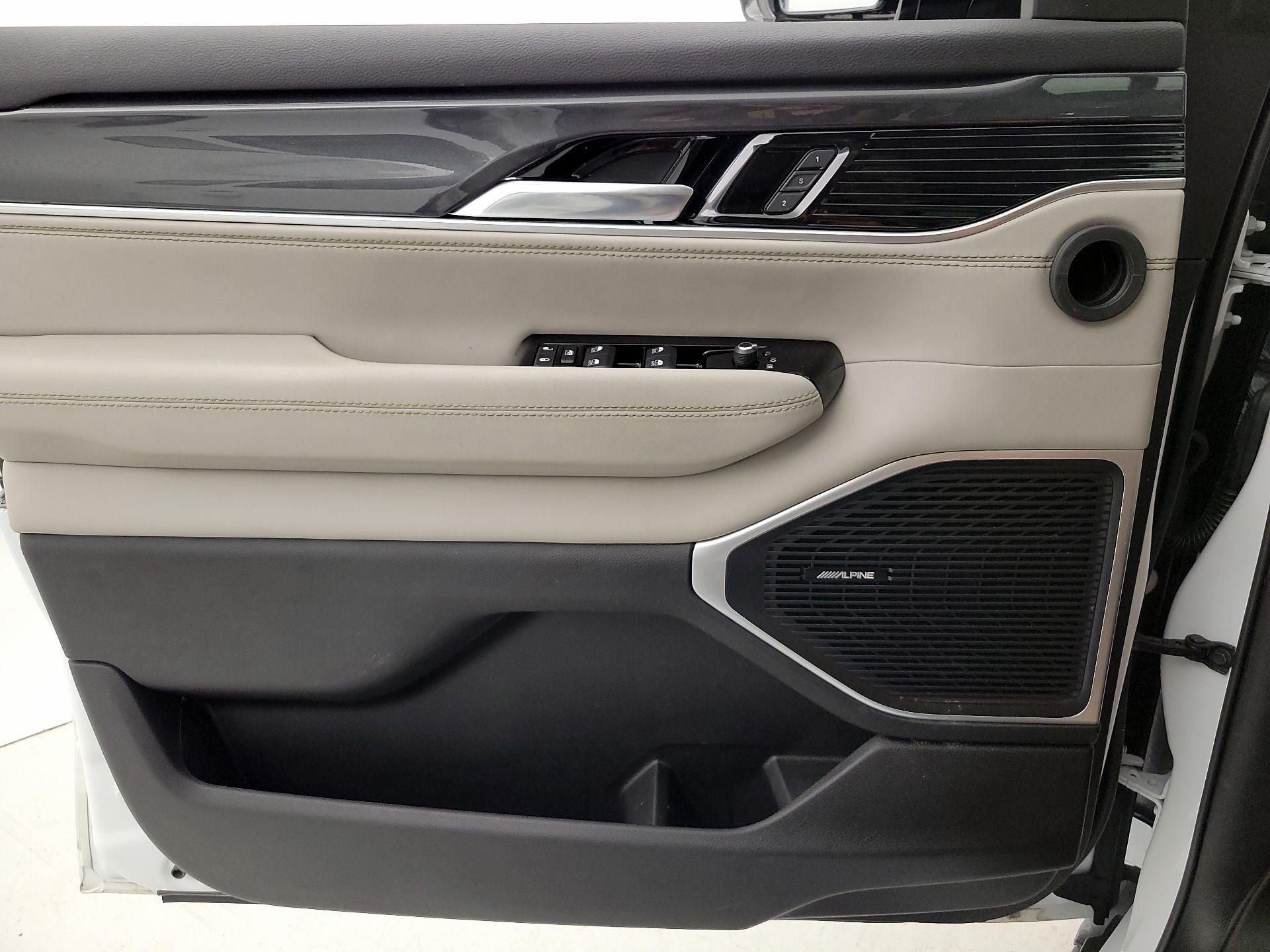 Thumbnail: 2022 Jeep Wagoneer - 12