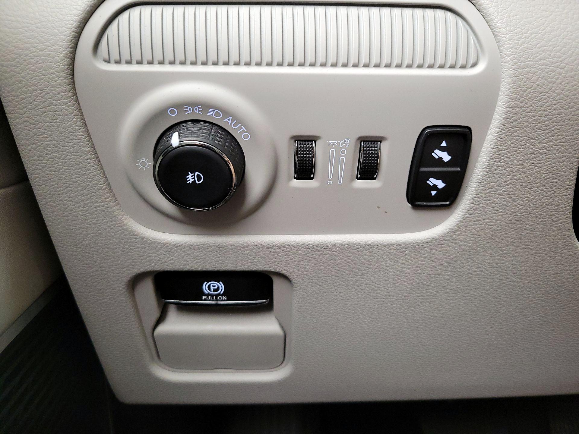 Thumbnail: 2022 Jeep Wagoneer - 13