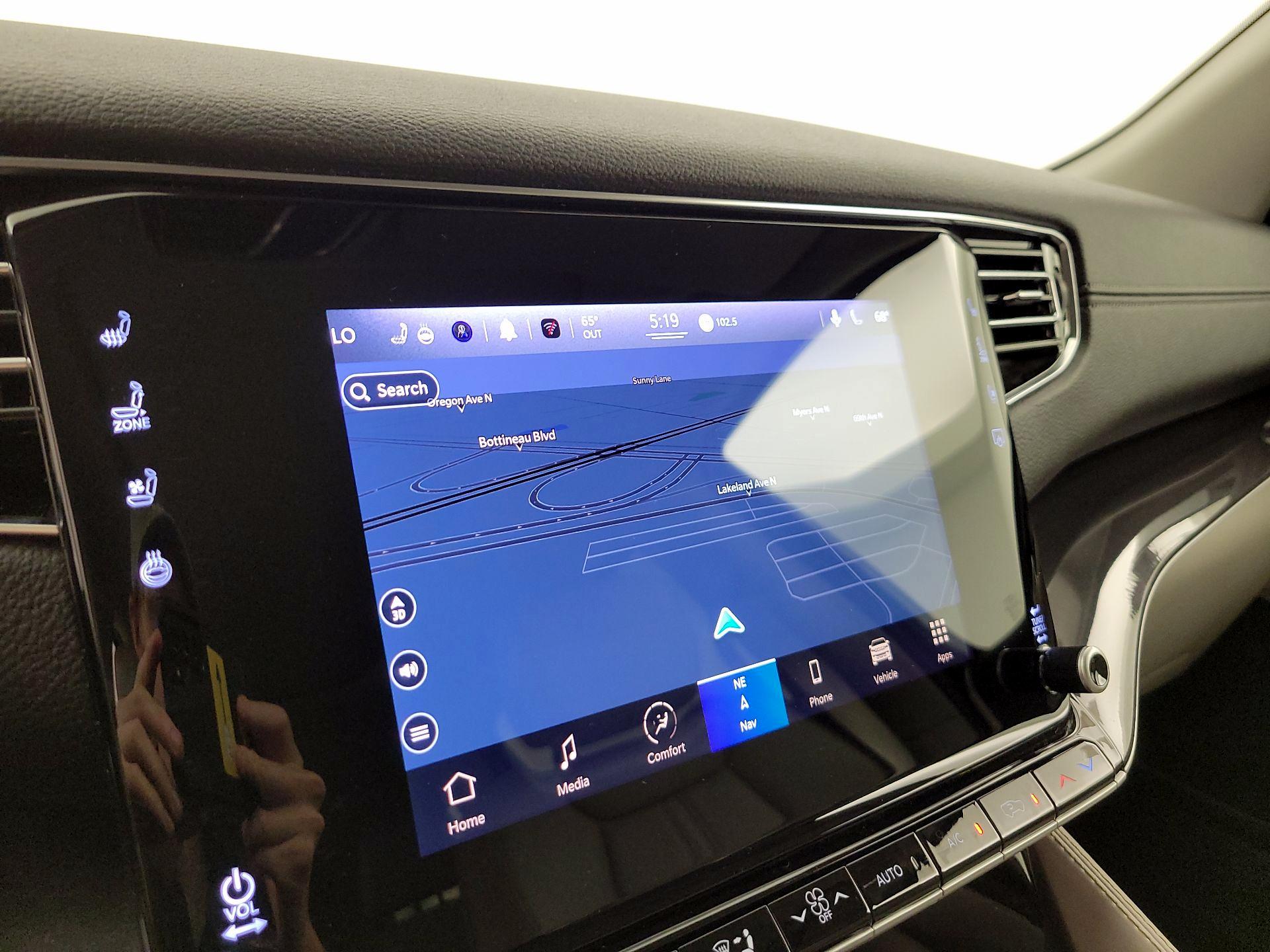 Thumbnail: 2022 Jeep Wagoneer - 14