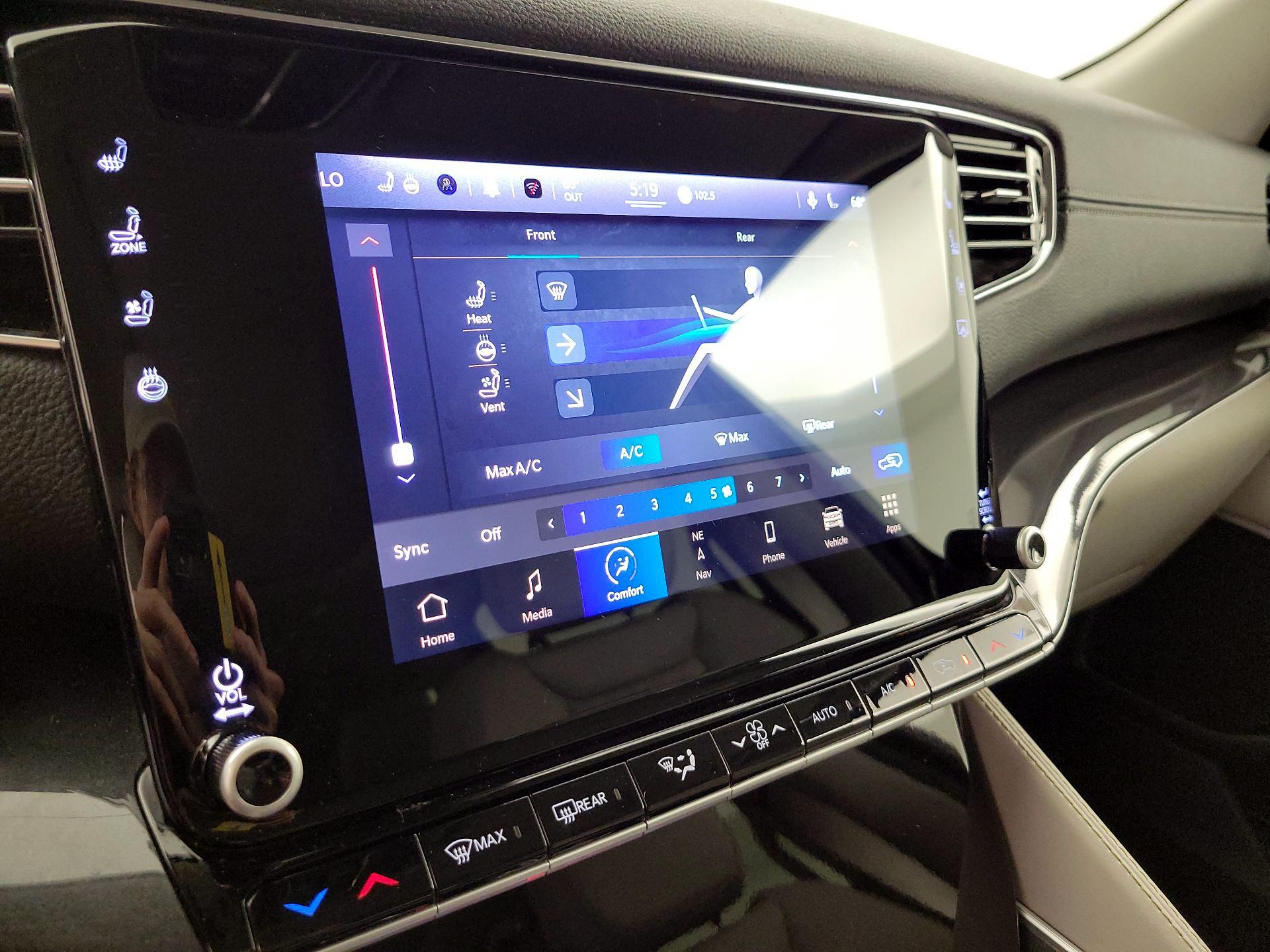 Thumbnail: 2022 Jeep Wagoneer - 17