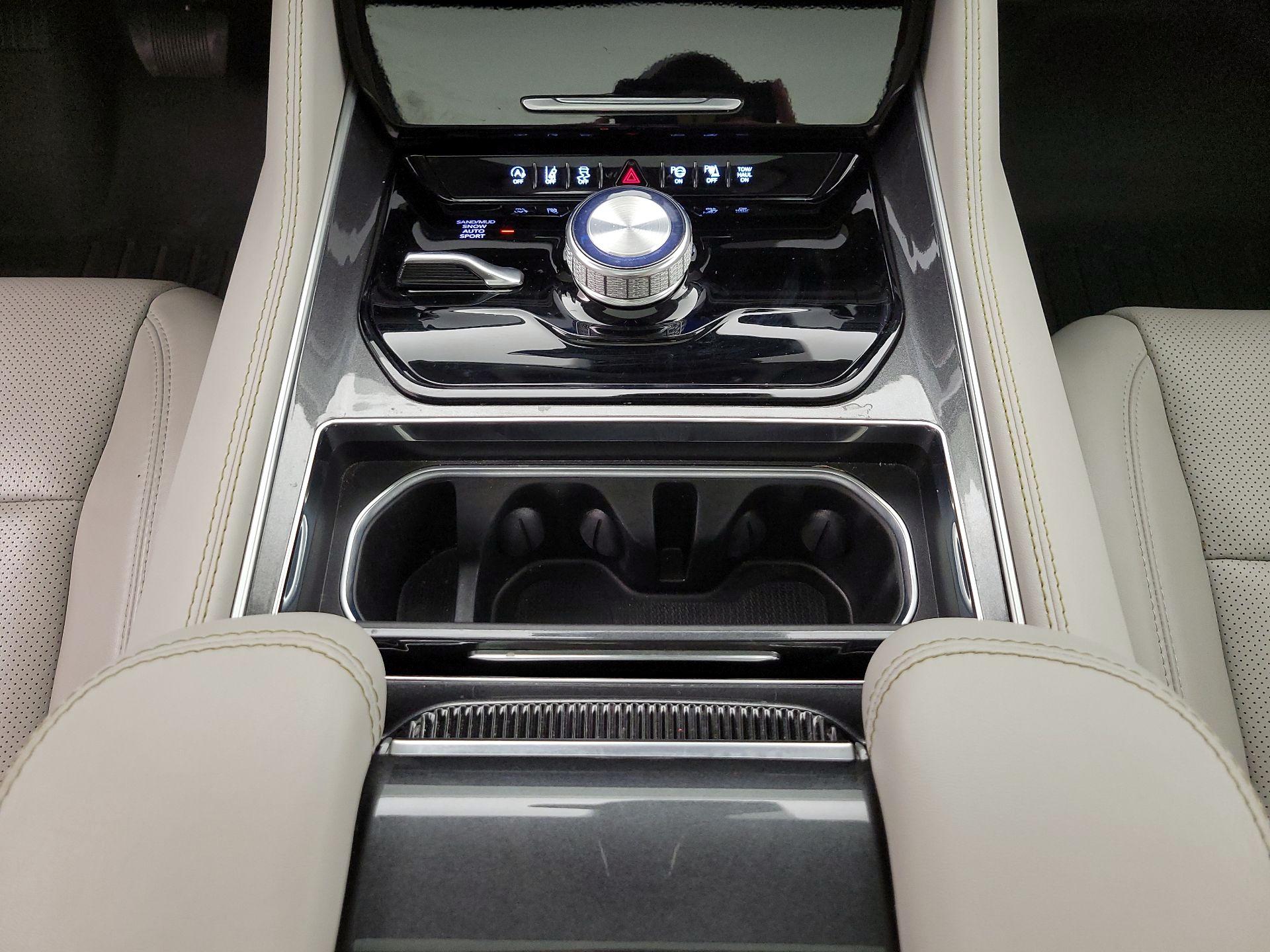 Thumbnail: 2022 Jeep Wagoneer - 18