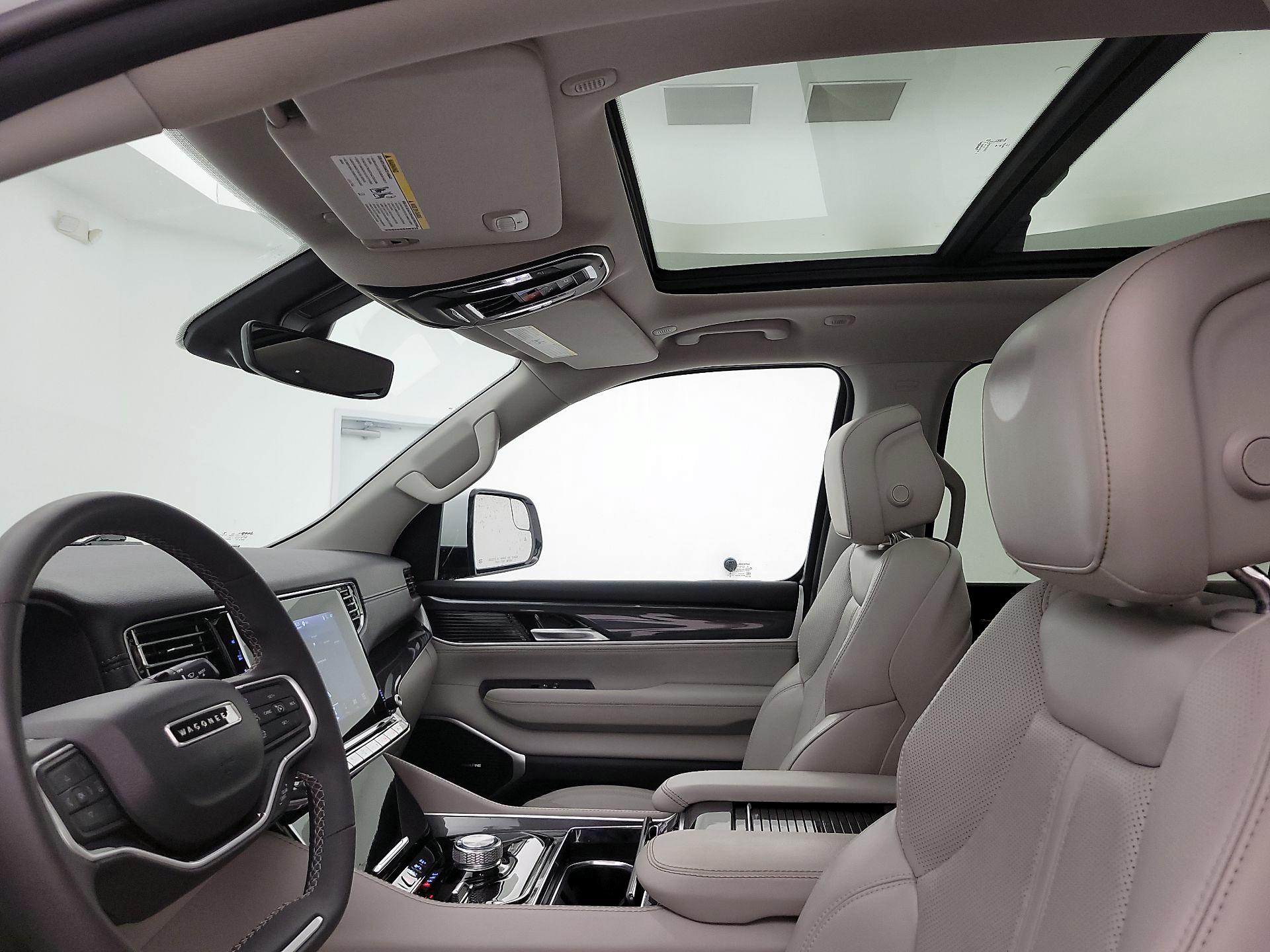 Thumbnail: 2022 Jeep Wagoneer - 19