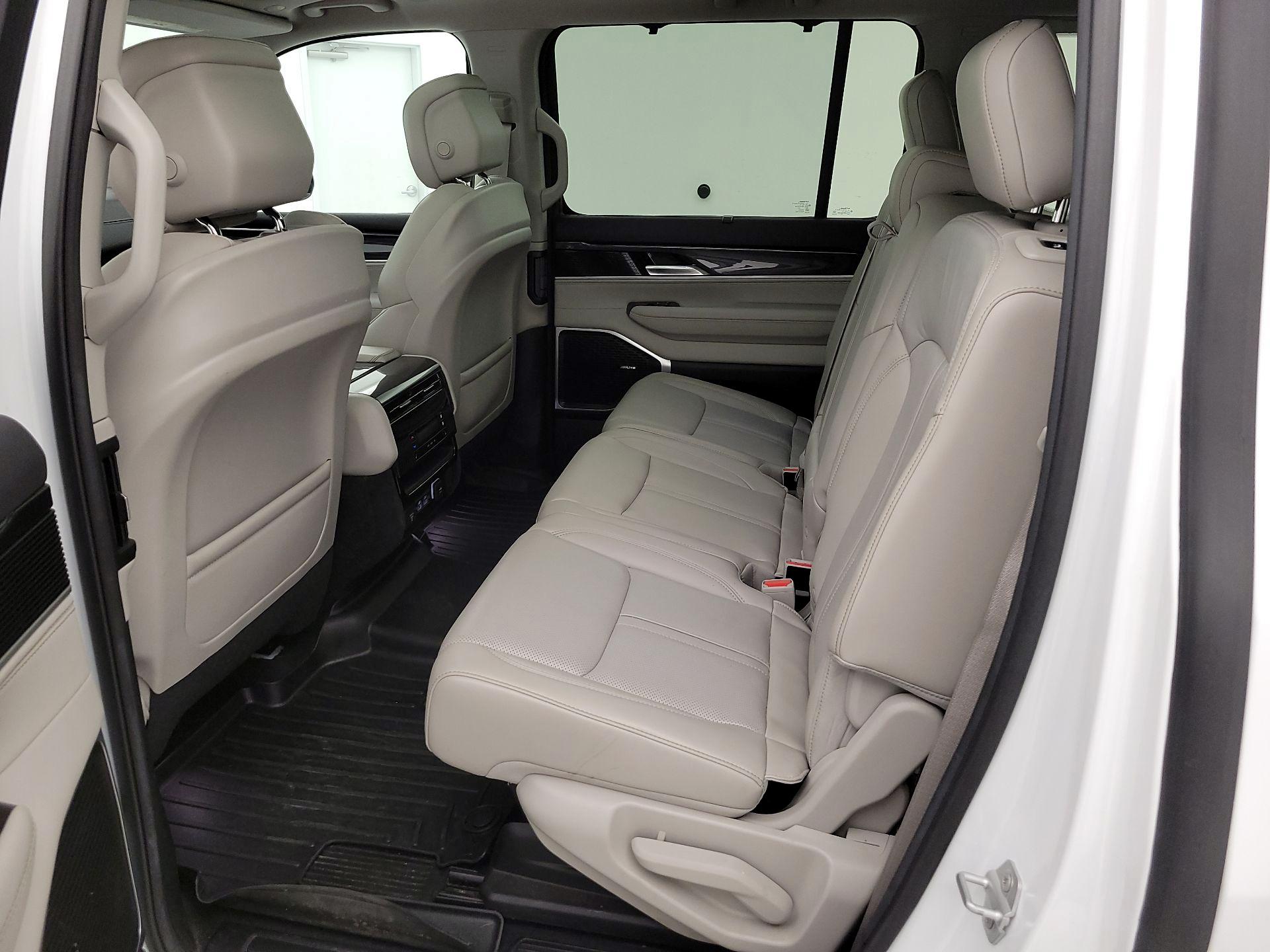 Thumbnail: 2022 Jeep Wagoneer - 20