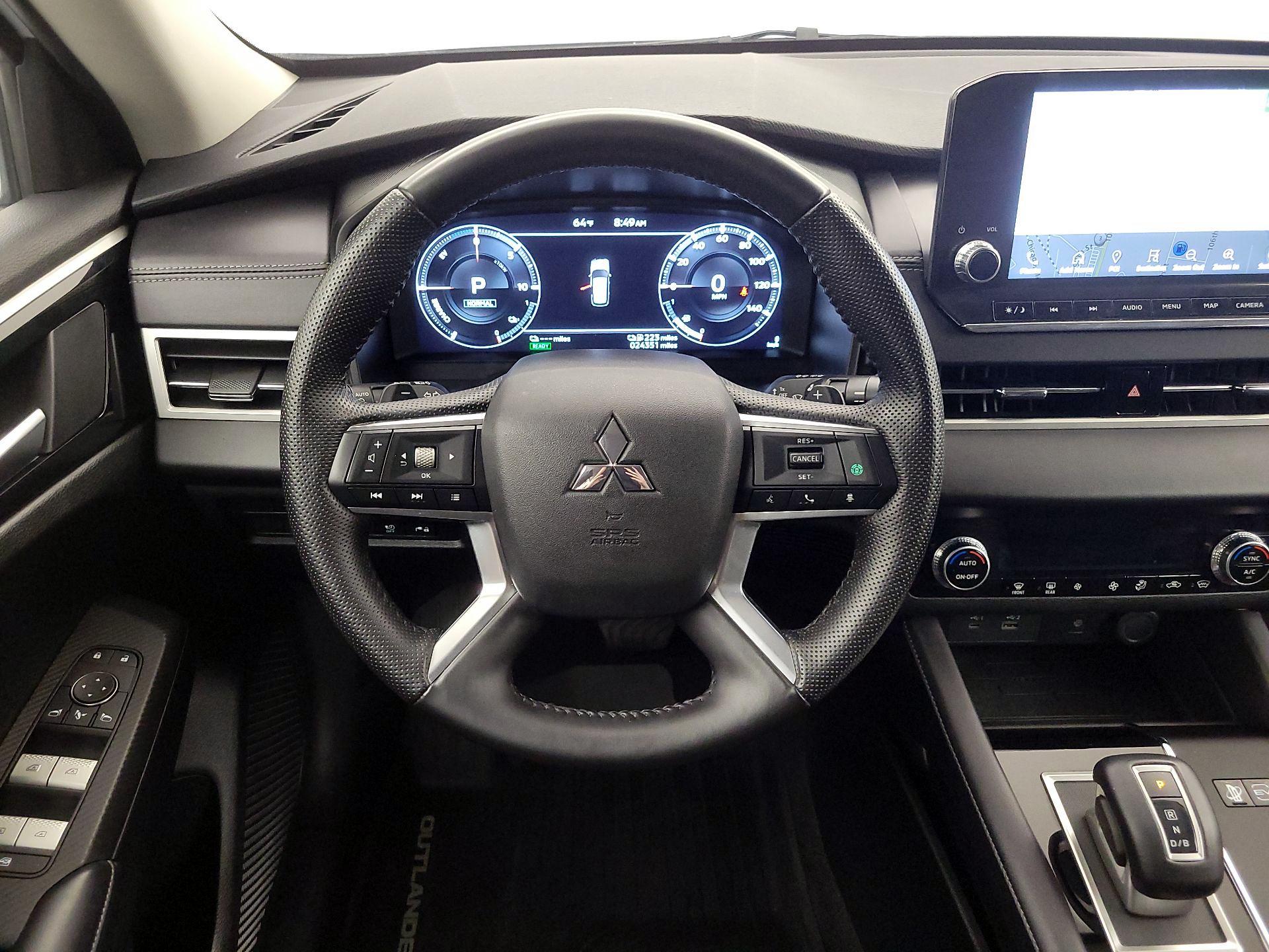 Thumbnail: 2023 Mitsubishi Outlander - 10