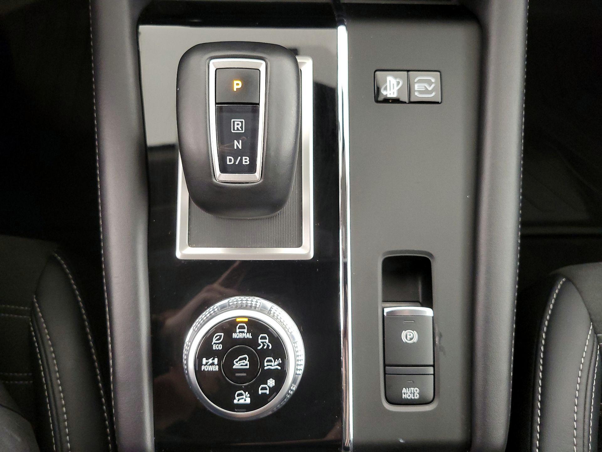 Thumbnail: 2023 Mitsubishi Outlander - 18