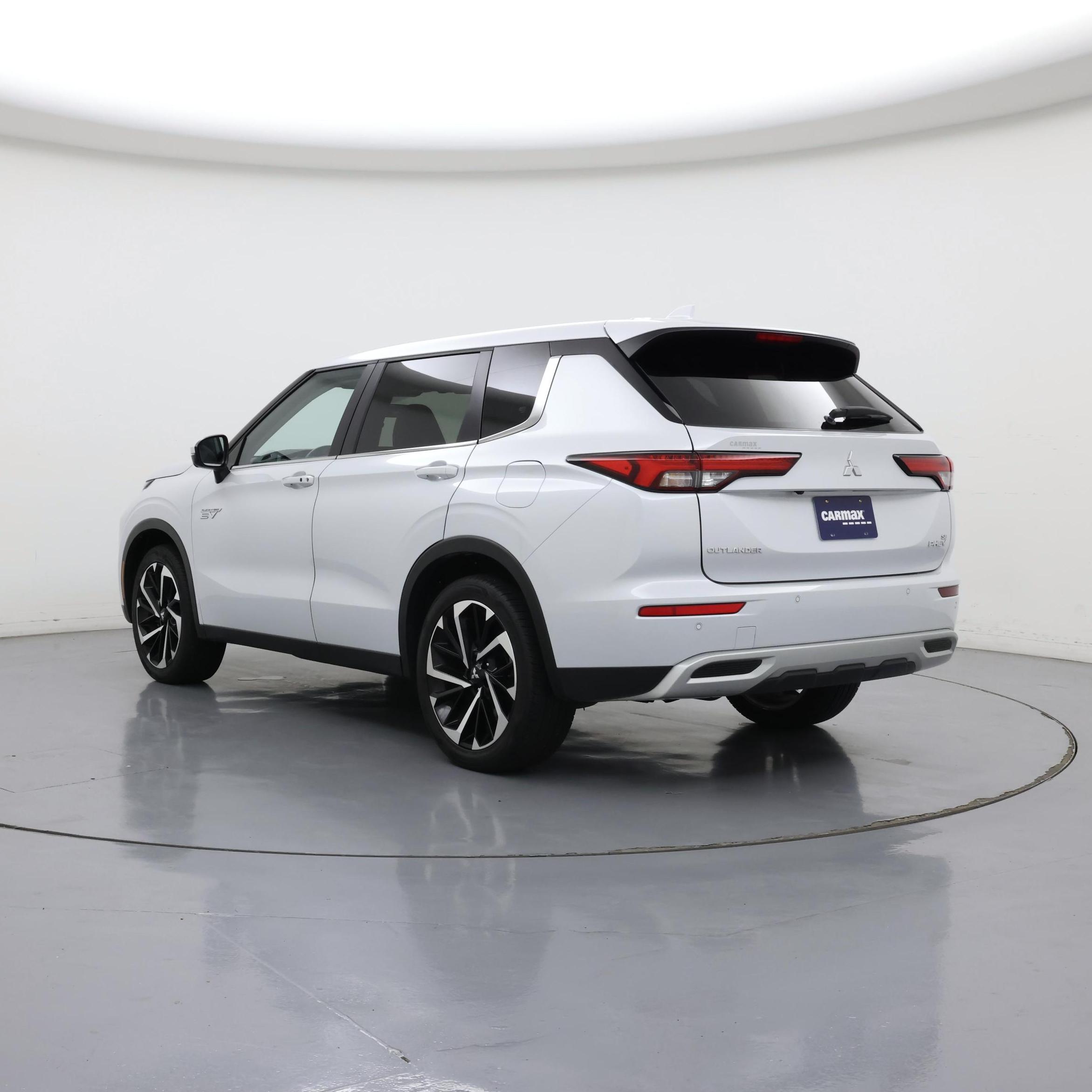 Thumbnail: 2023 Mitsubishi Outlander - 2