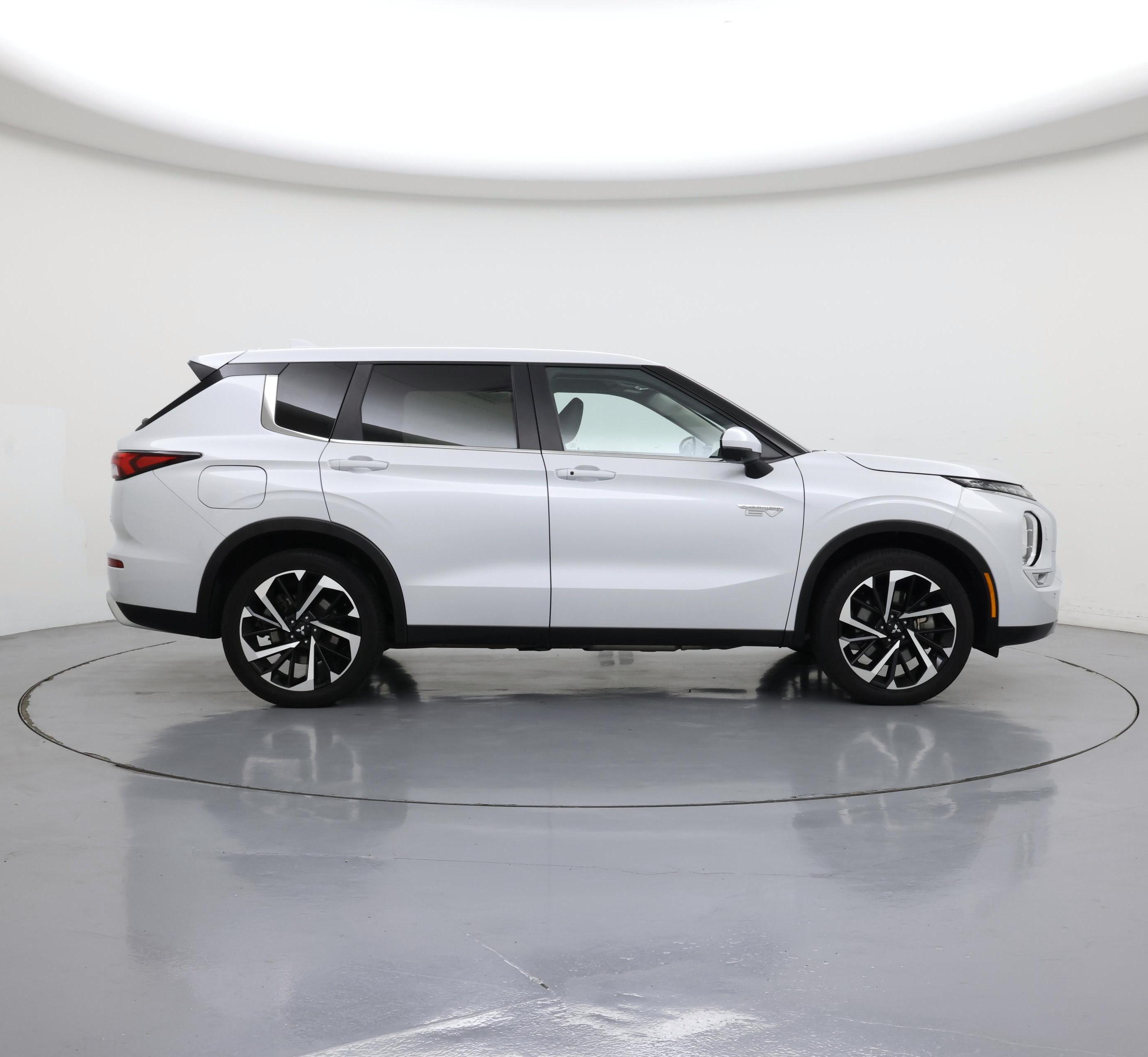 Thumbnail: 2023 Mitsubishi Outlander - 7