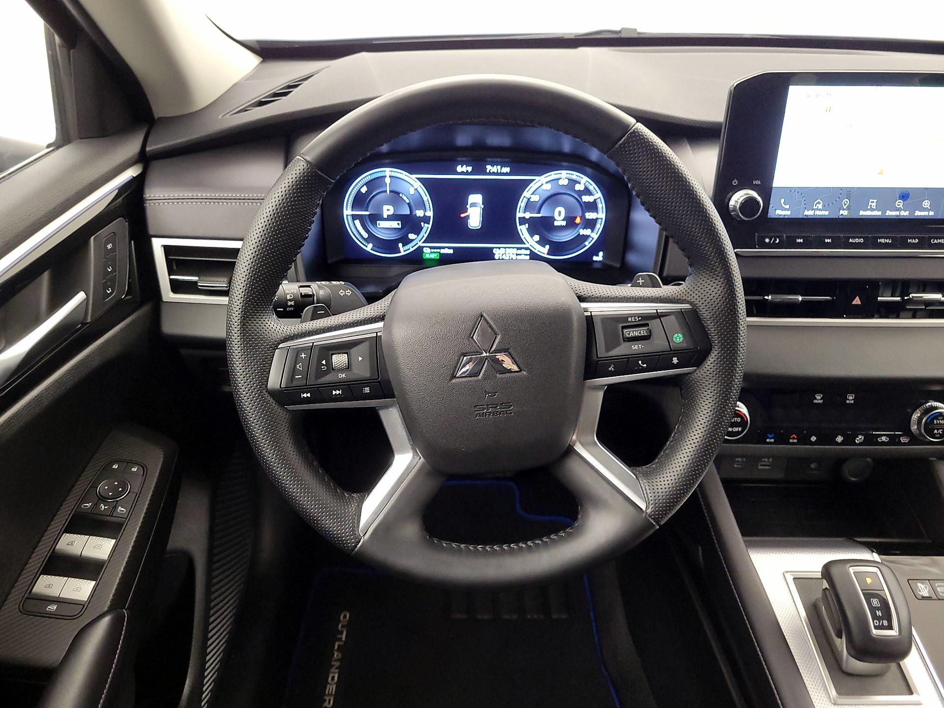Thumbnail: 2023 Mitsubishi Outlander - 10