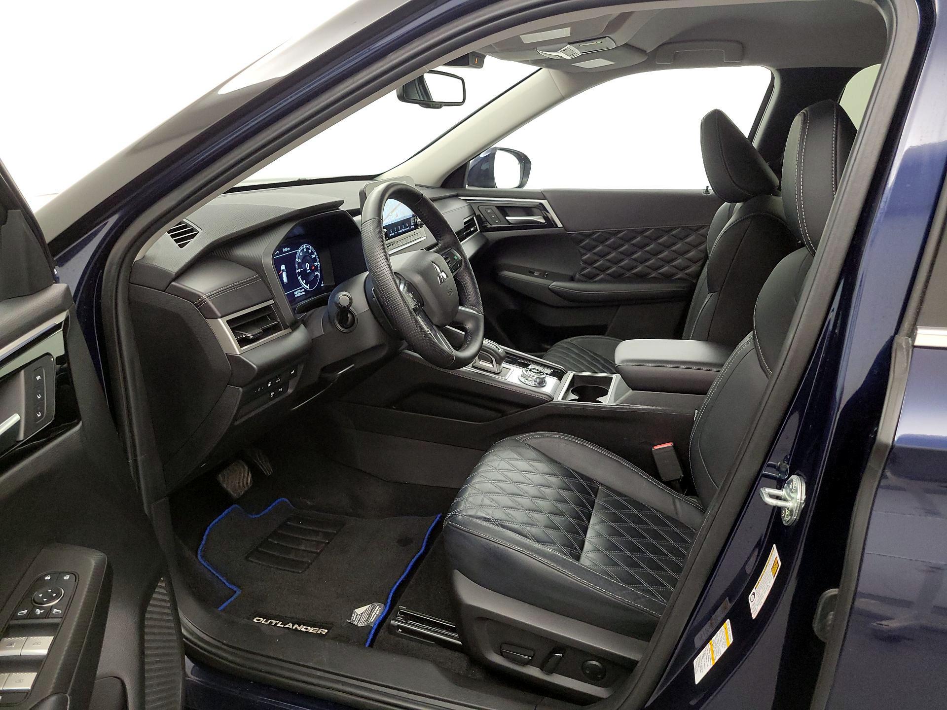 Thumbnail: 2023 Mitsubishi Outlander - 11