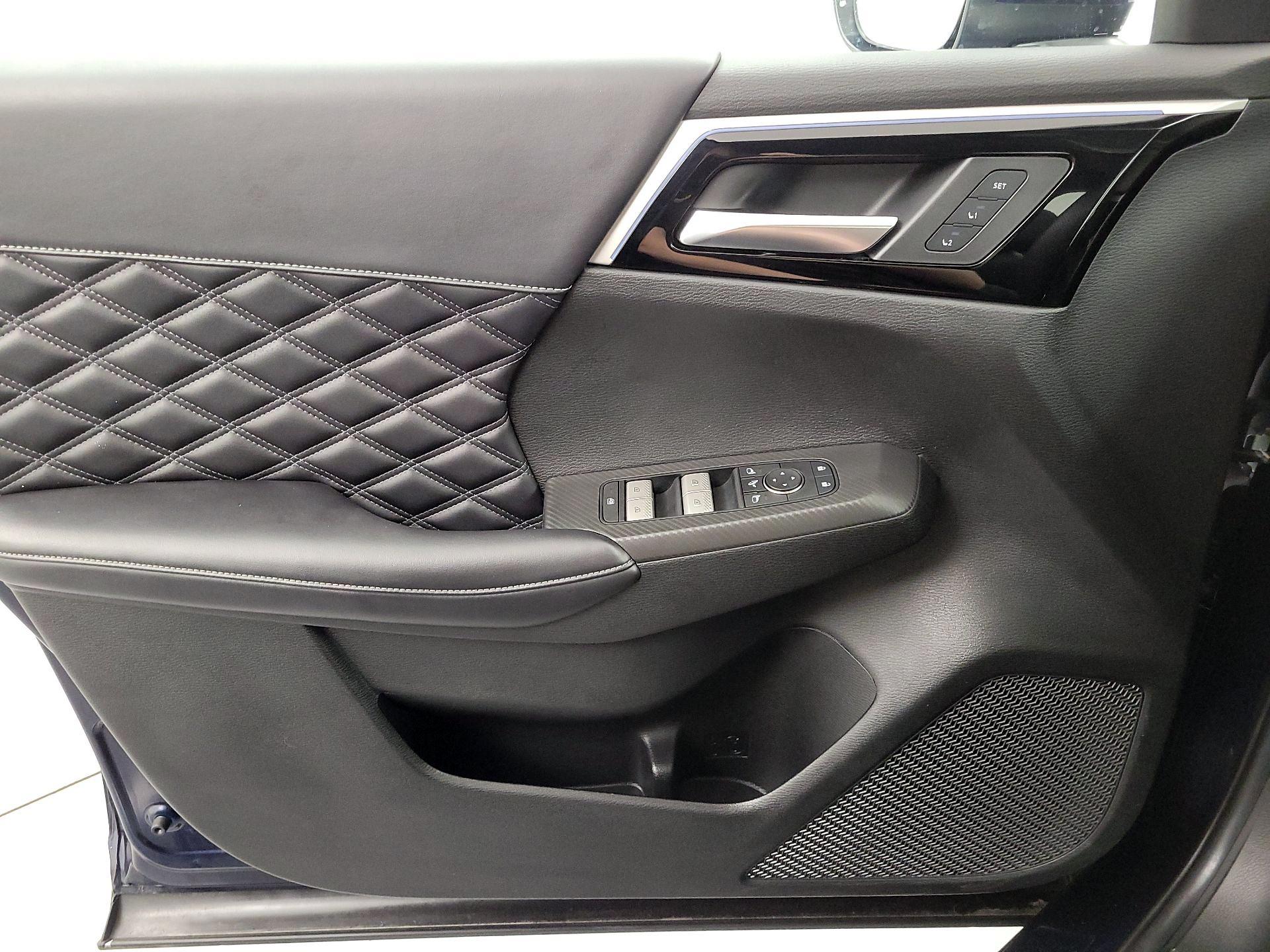 Thumbnail: 2023 Mitsubishi Outlander - 12