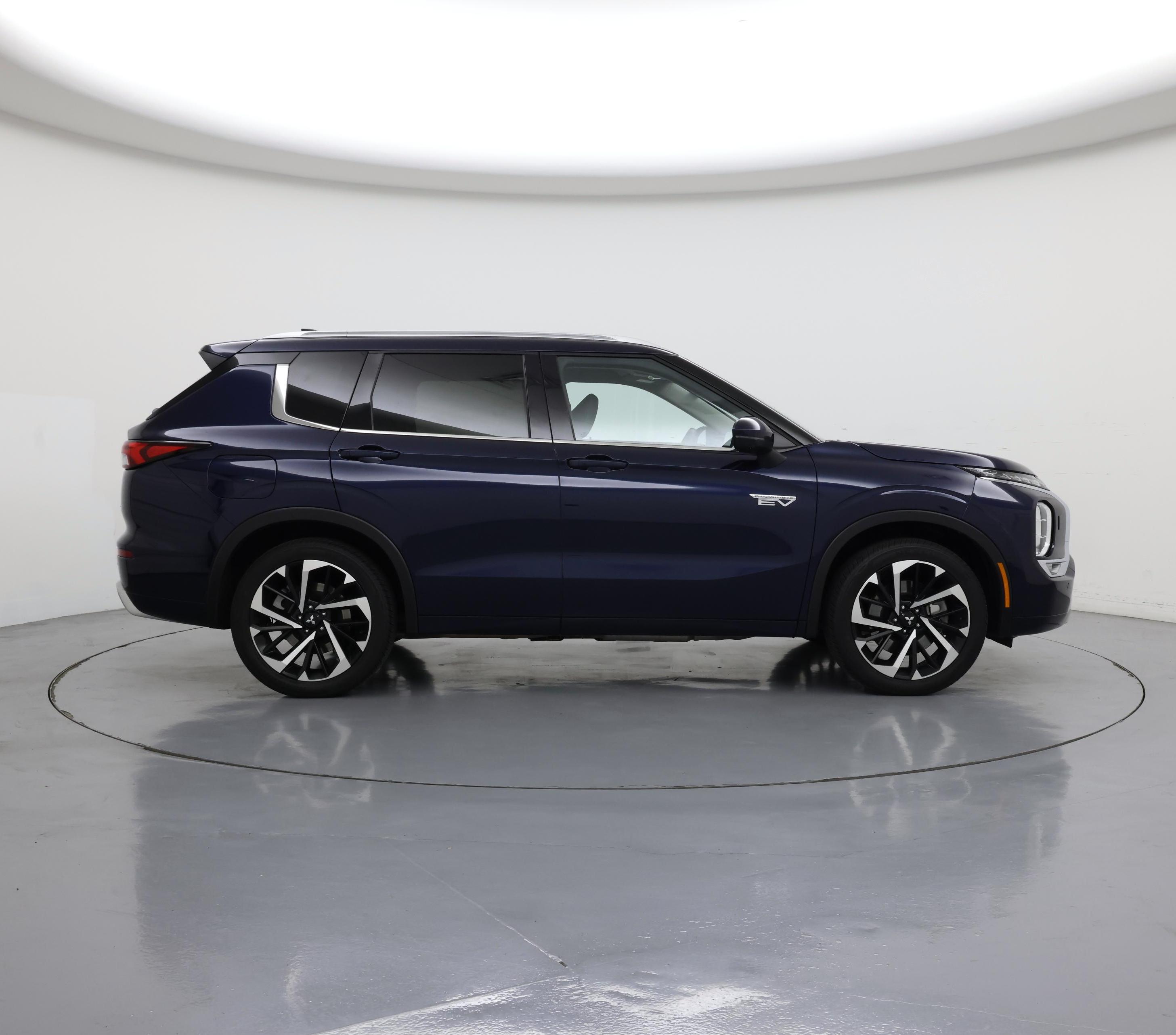Thumbnail: 2023 Mitsubishi Outlander - 7