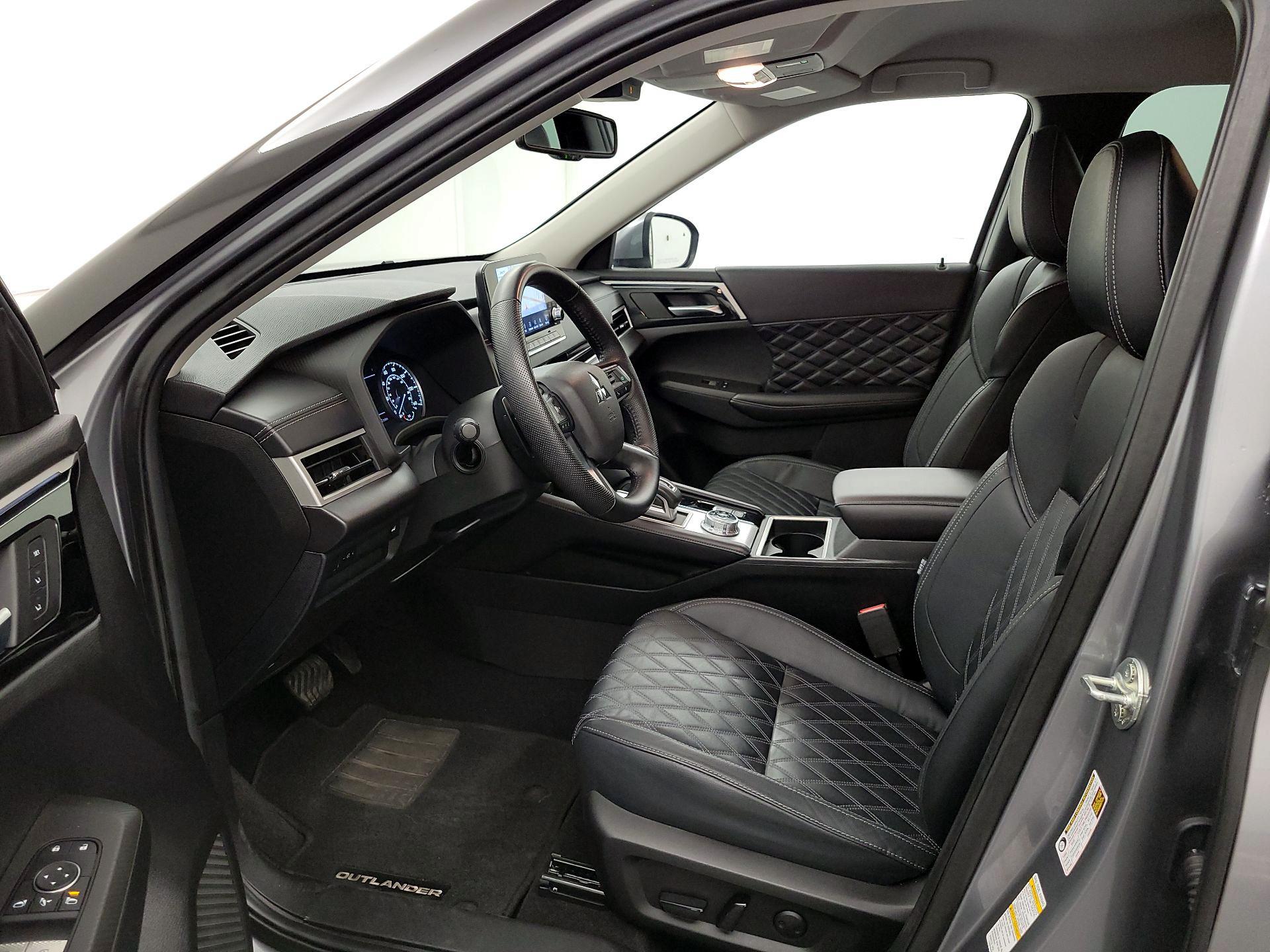 Thumbnail: 2022 Mitsubishi Outlander - 11