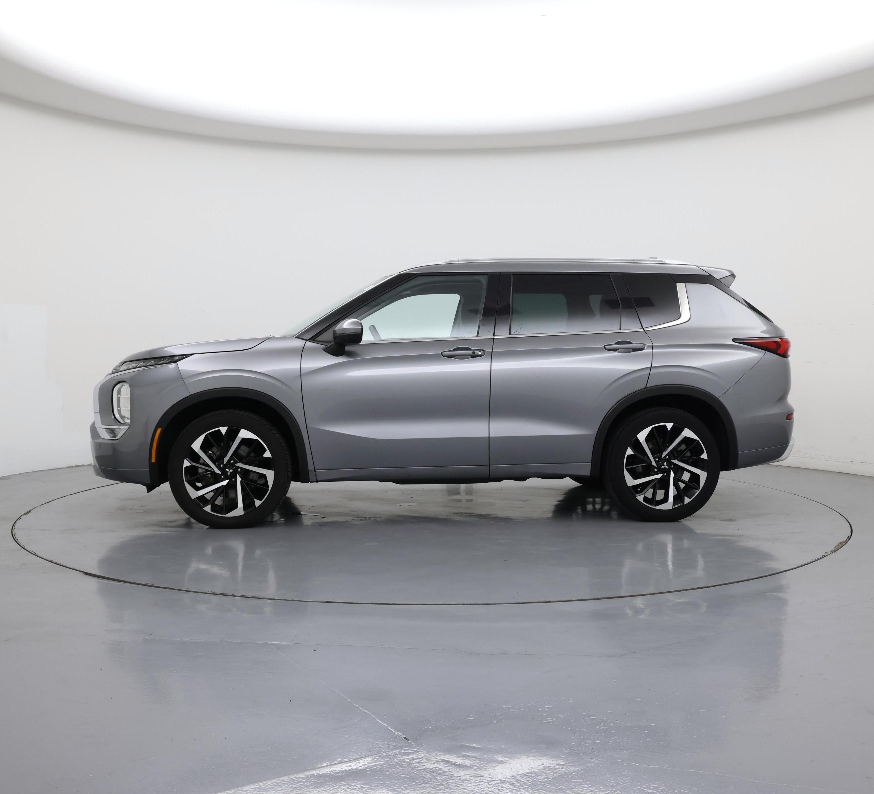 Thumbnail: 2022 Mitsubishi Outlander - 3