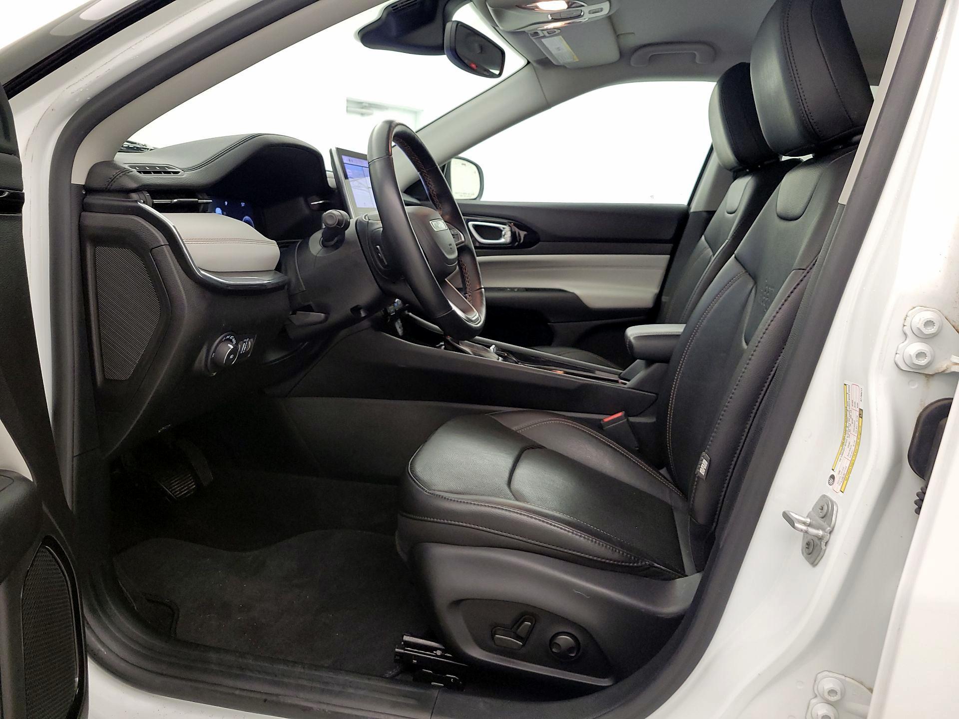 Thumbnail: 2022 Jeep Compass - 11