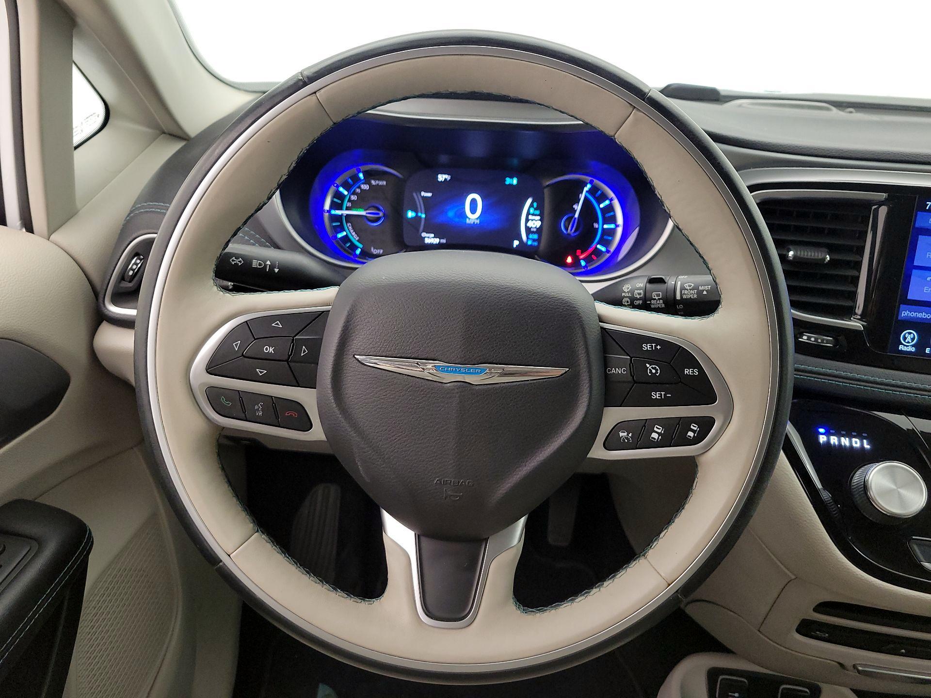 Thumbnail: 2017 Chrysler Pacifica - 10