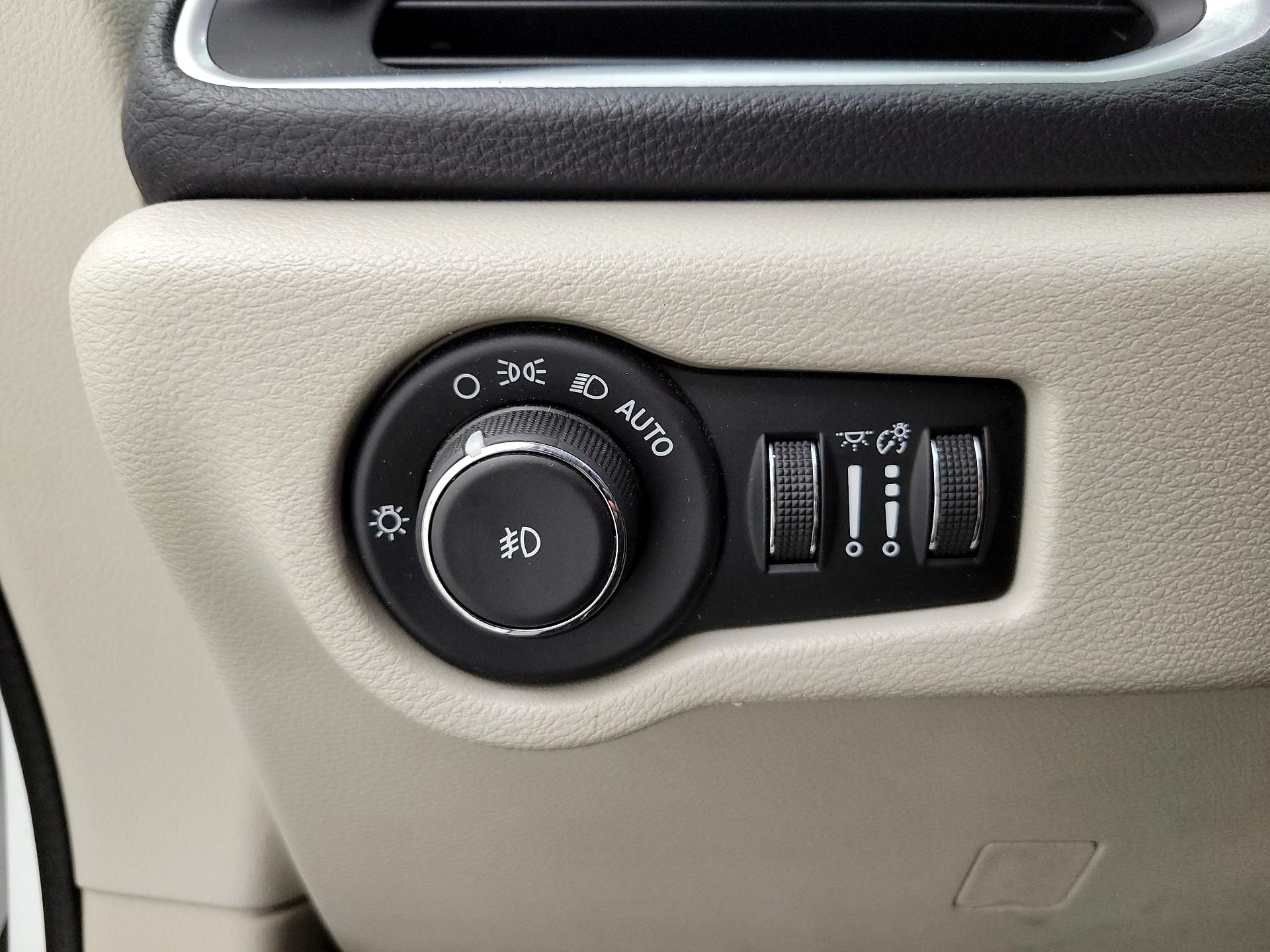 Thumbnail: 2017 Chrysler Pacifica - 13