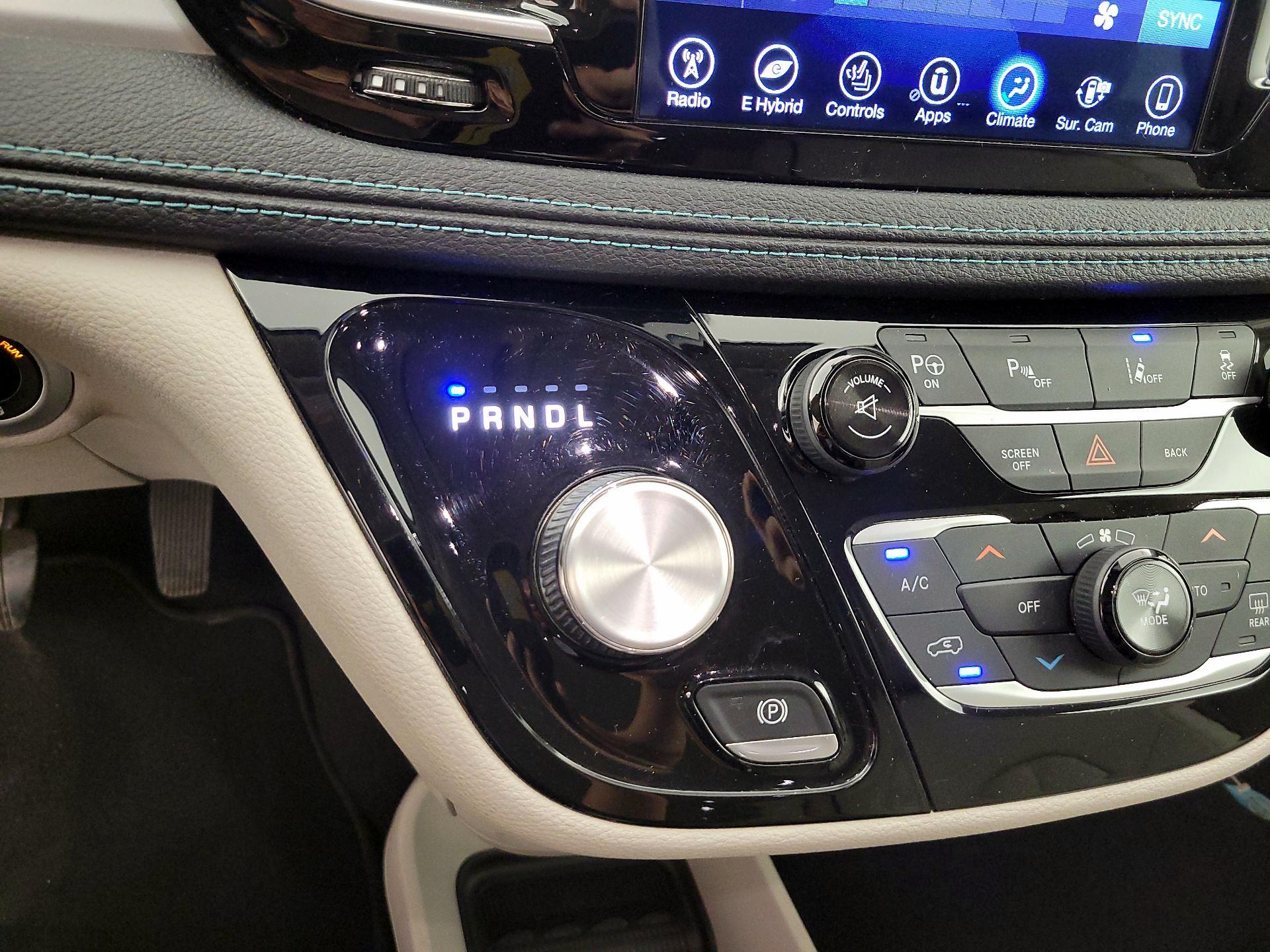 Thumbnail: 2017 Chrysler Pacifica - 17