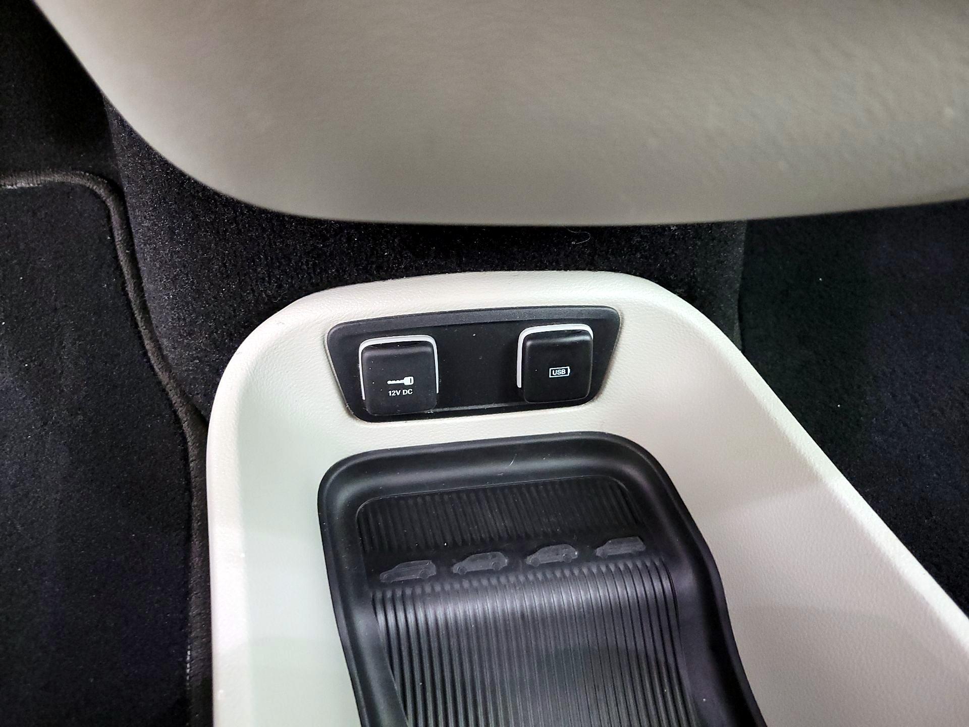 Thumbnail: 2017 Chrysler Pacifica - 18