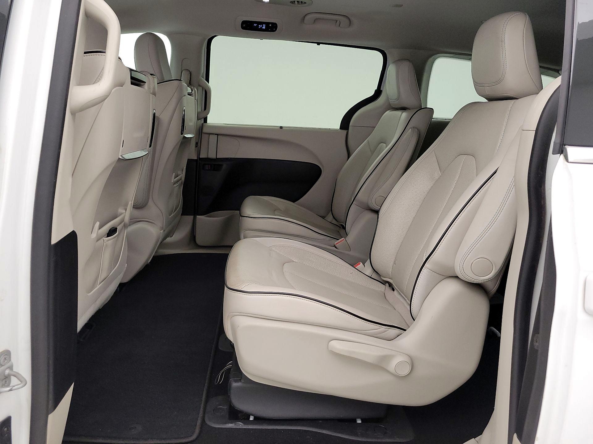 Thumbnail: 2017 Chrysler Pacifica - 19