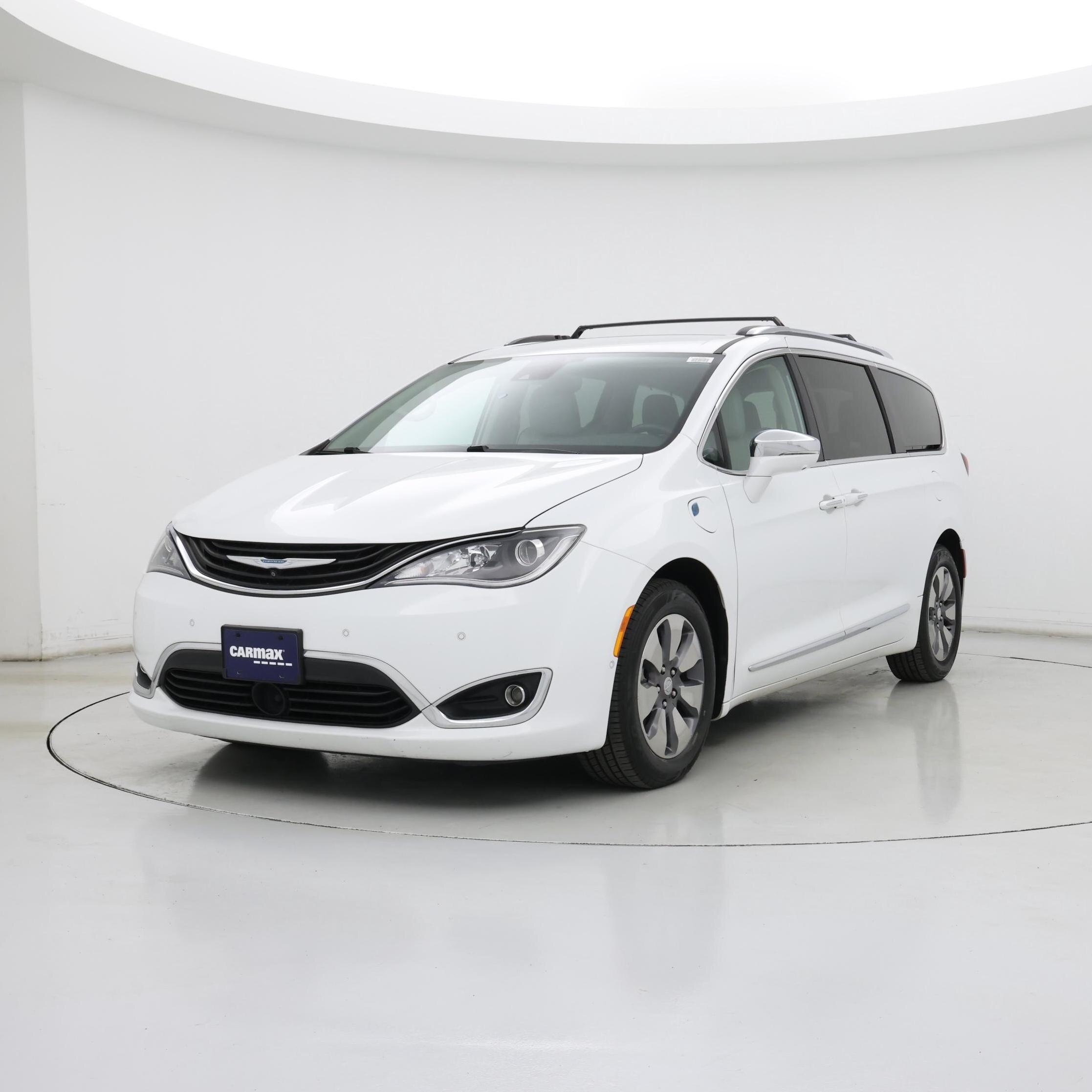 Thumbnail: 2017 Chrysler Pacifica - 4
