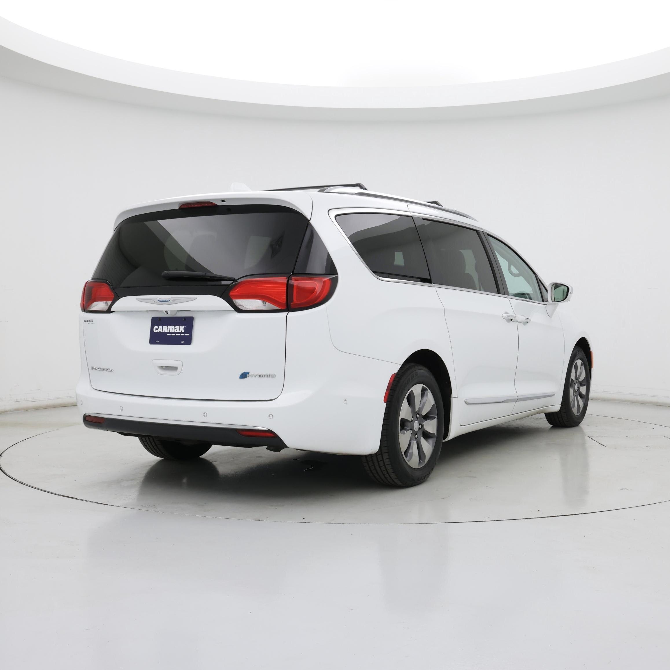 Thumbnail: 2017 Chrysler Pacifica - 8