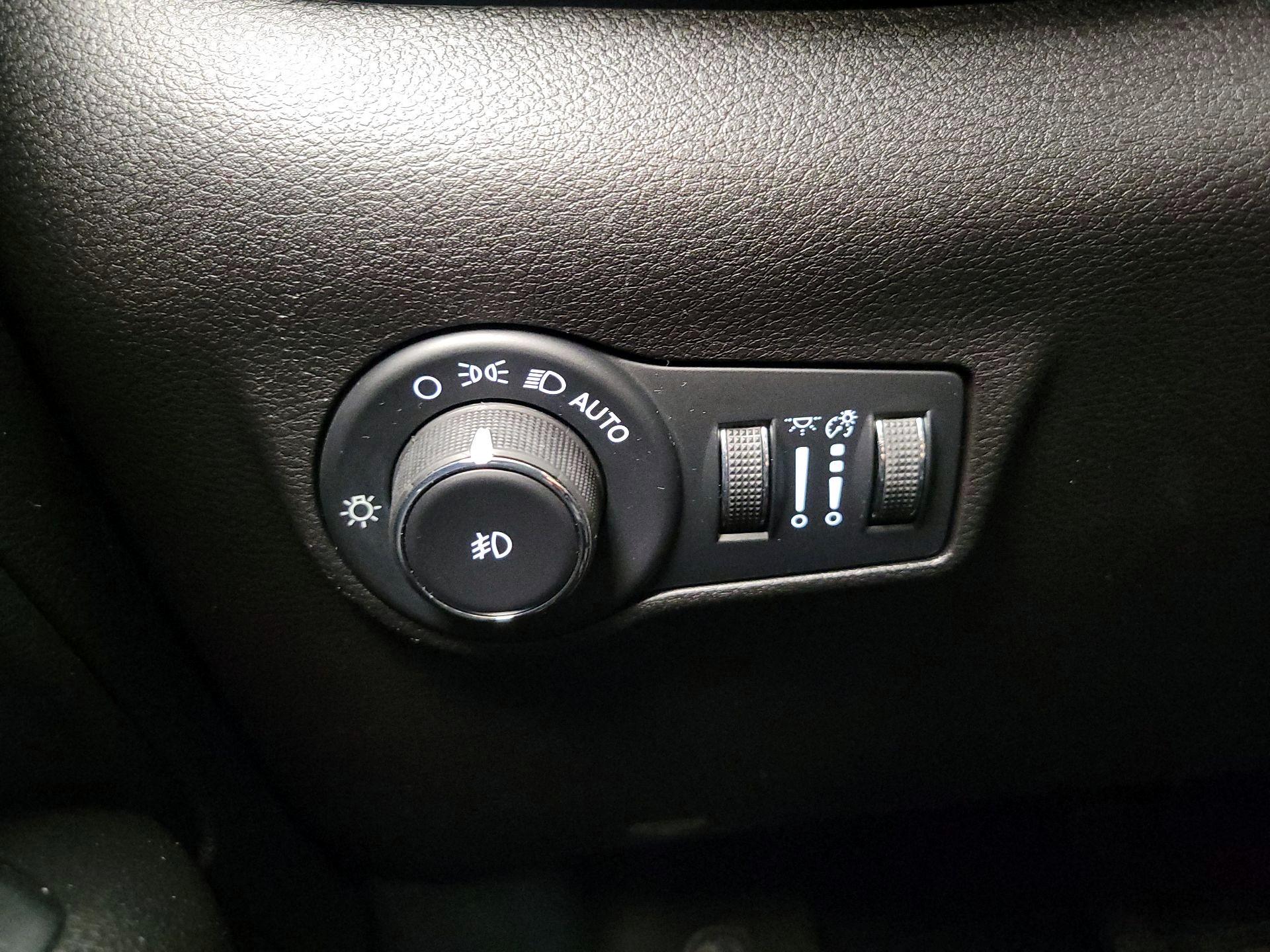 Thumbnail: 2023 Jeep Compass - 13