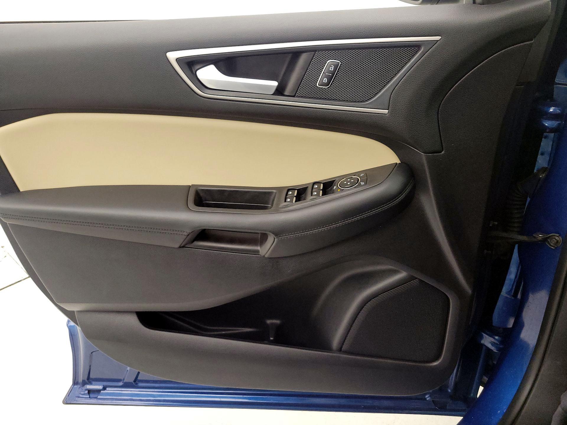 Thumbnail: 2021 Ford Edge - 12