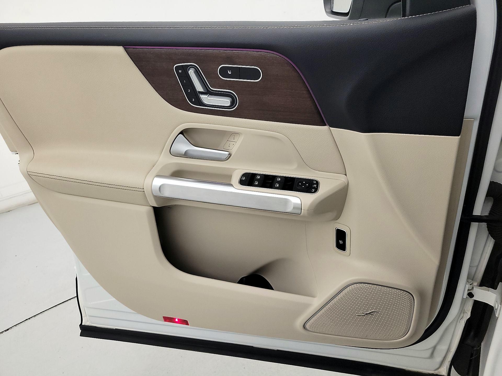 Thumbnail: 2021 Mercedes-Benz GLB - 12