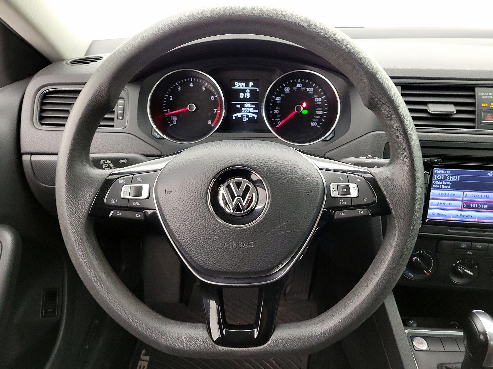 Thumbnail: 2015 Volkswagen Jetta - 10