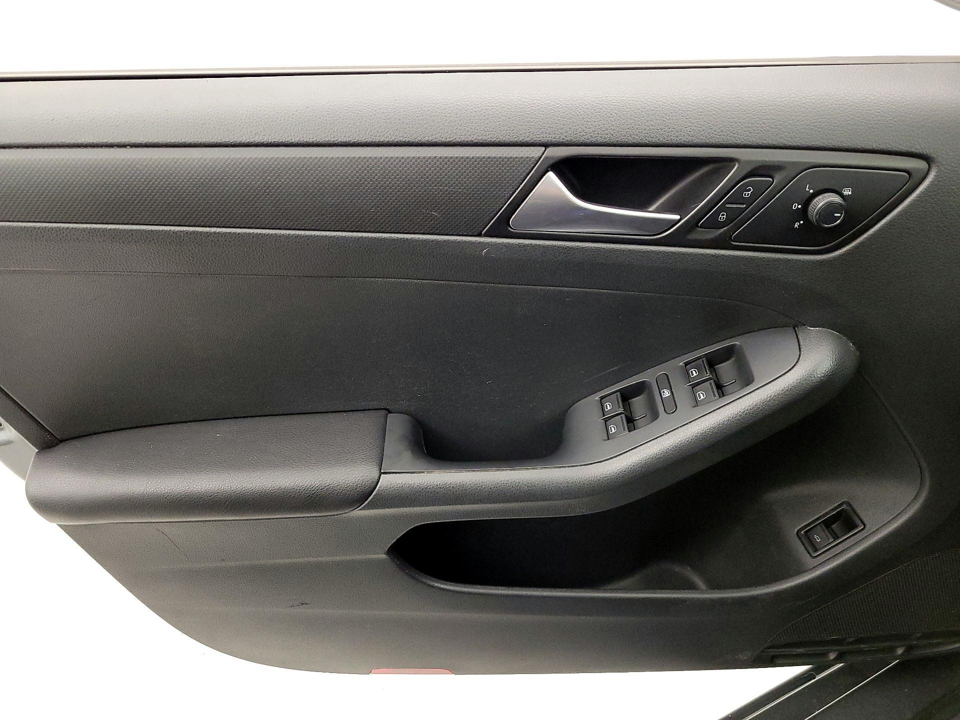 Thumbnail: 2015 Volkswagen Jetta - 12