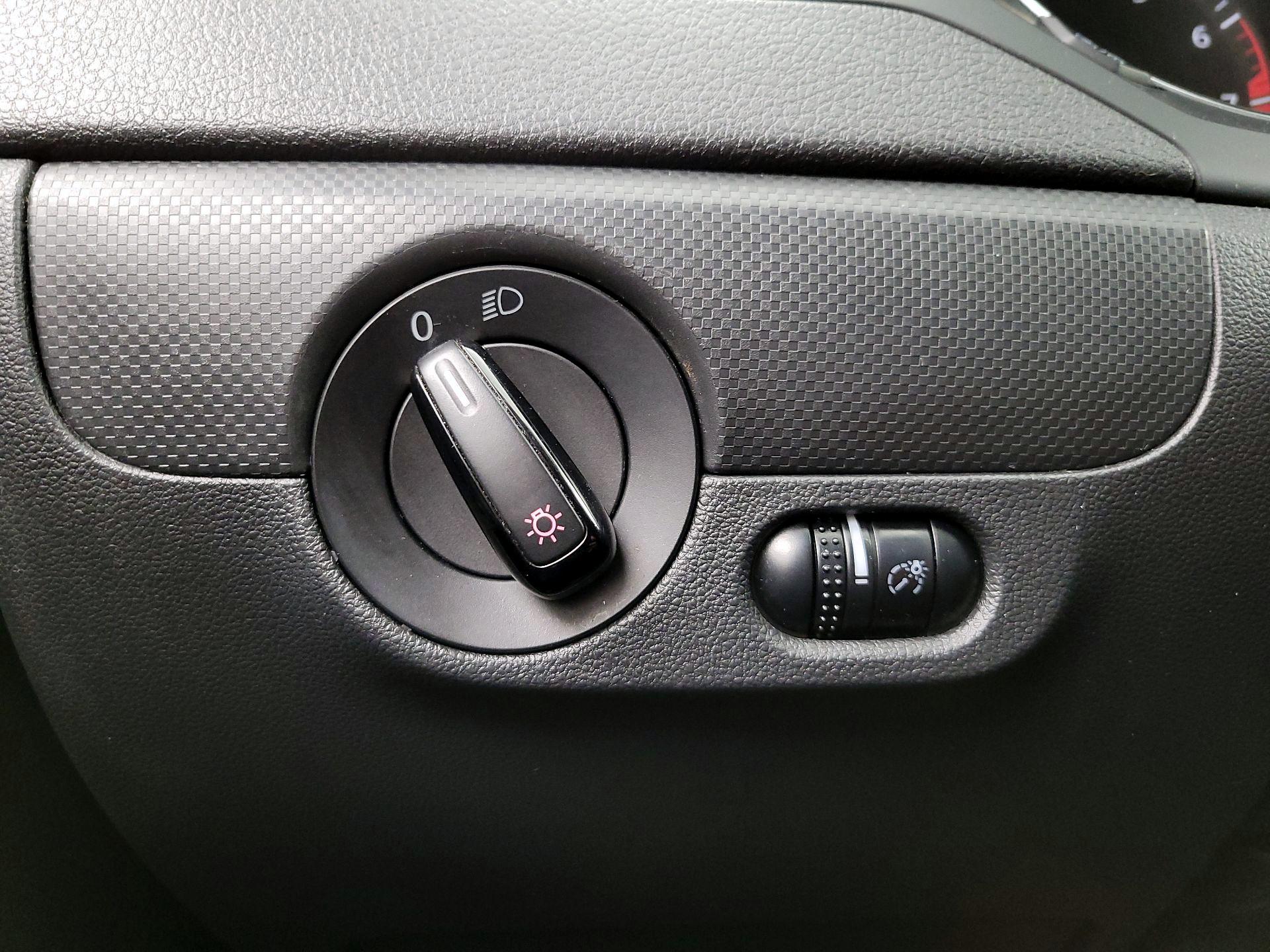 Thumbnail: 2015 Volkswagen Jetta - 13