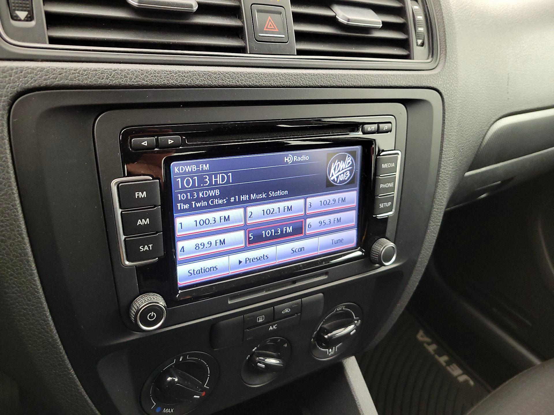 Thumbnail: 2015 Volkswagen Jetta - 15