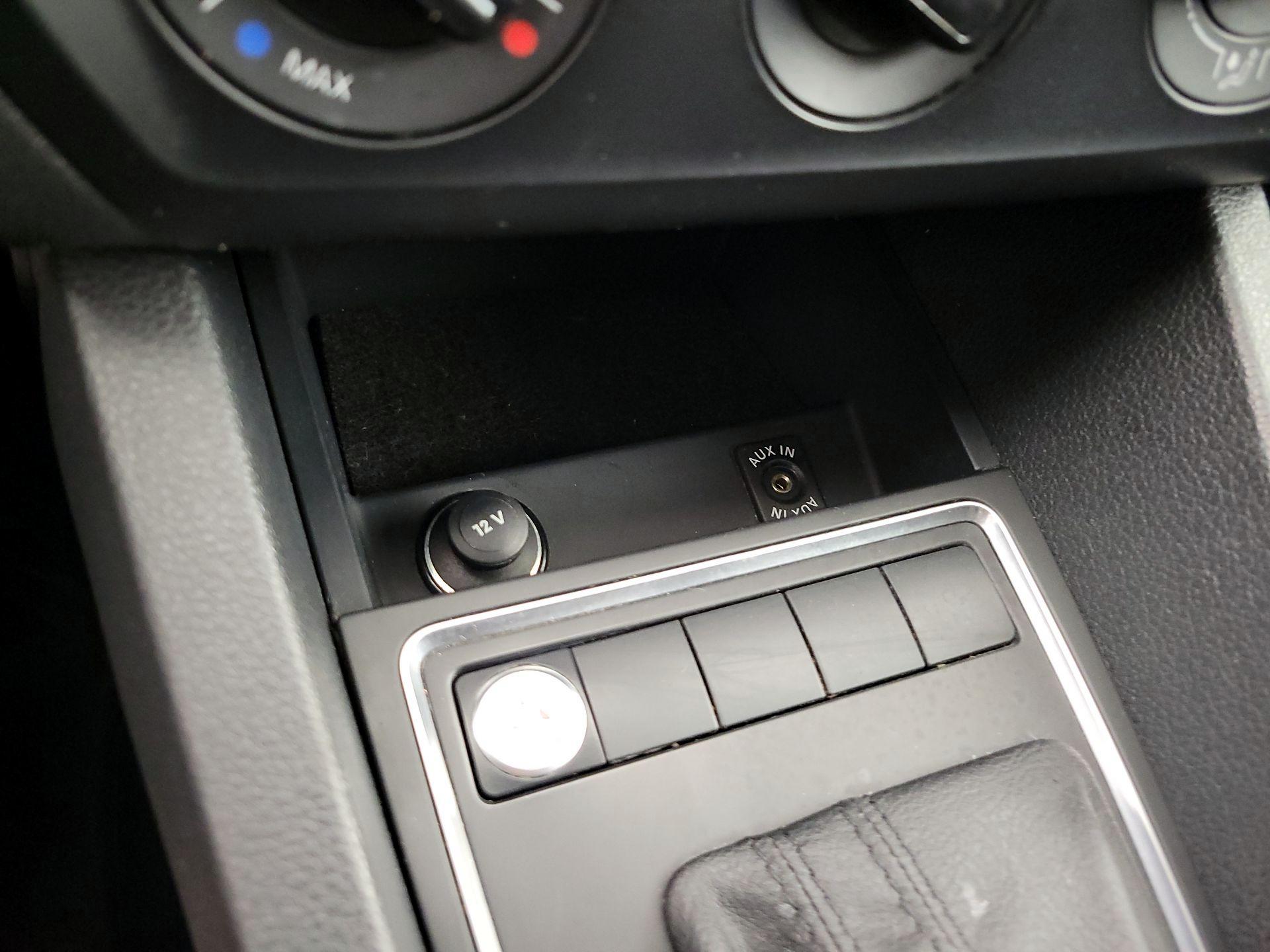 Thumbnail: 2015 Volkswagen Jetta - 18