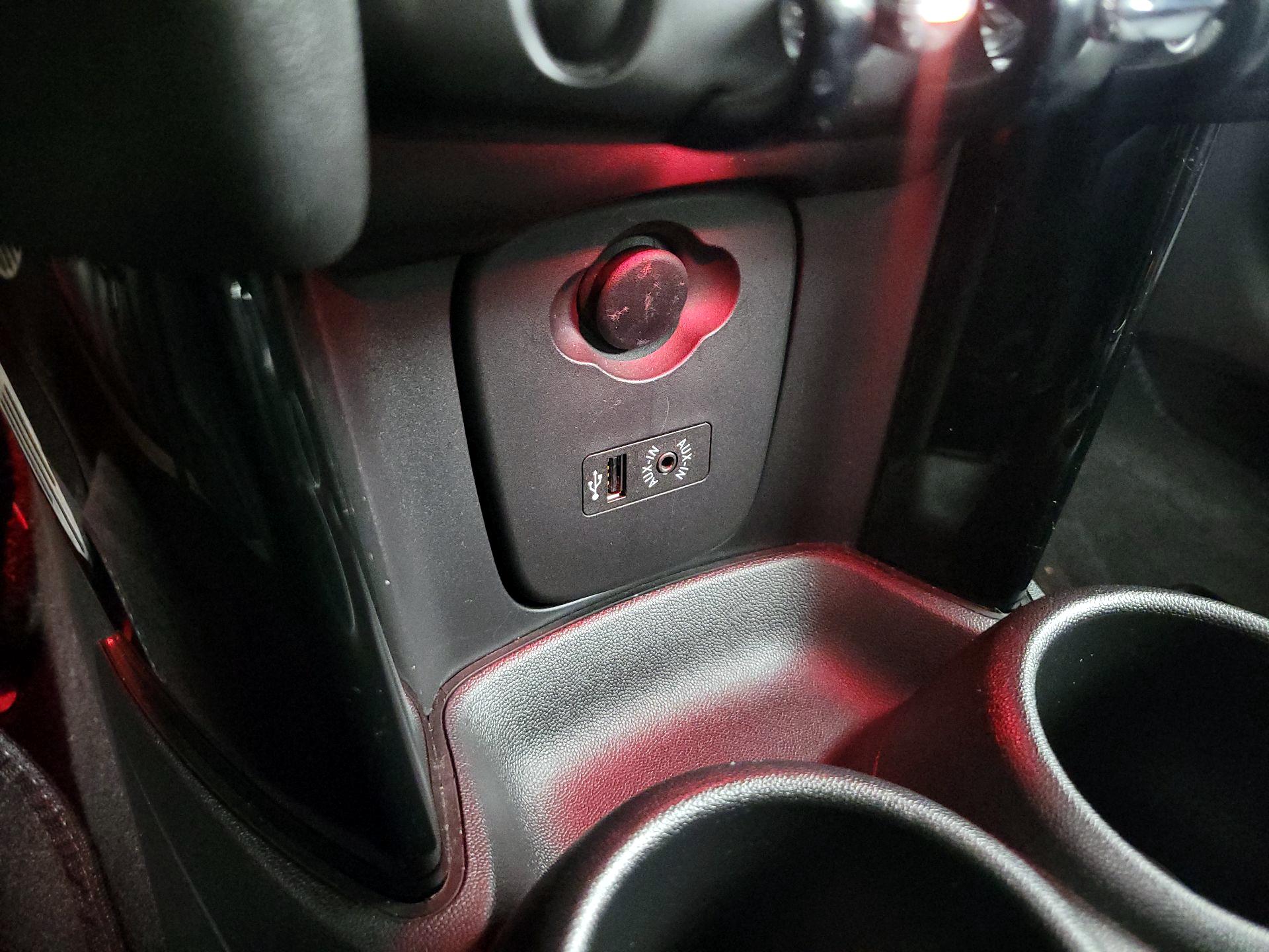 Thumbnail: 2015 MINI Cooper Hardtop - 17