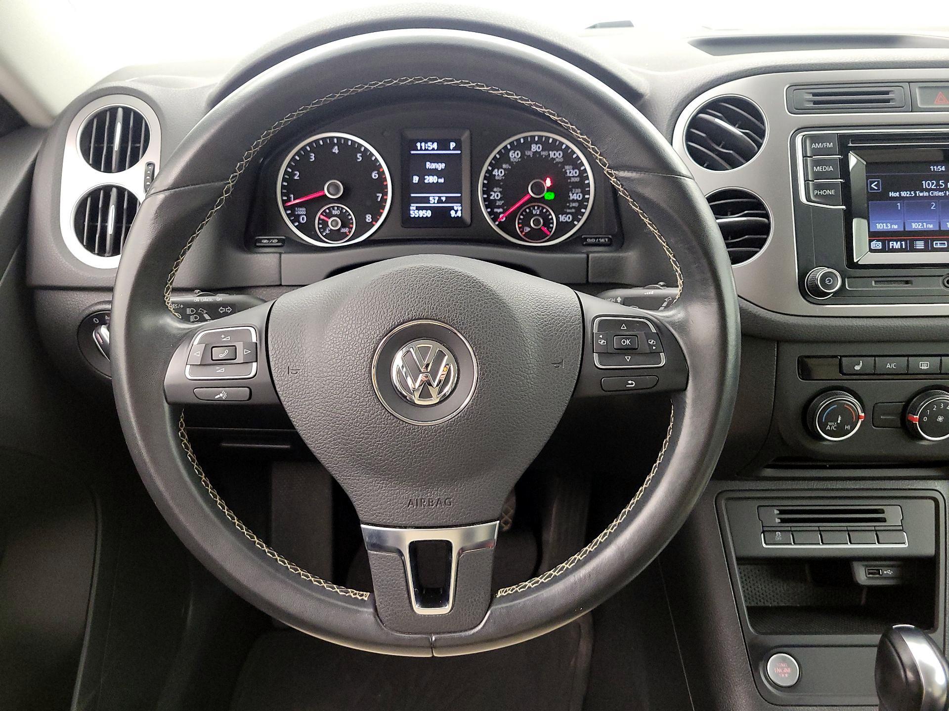 Thumbnail: 2016 Volkswagen Tiguan - 10