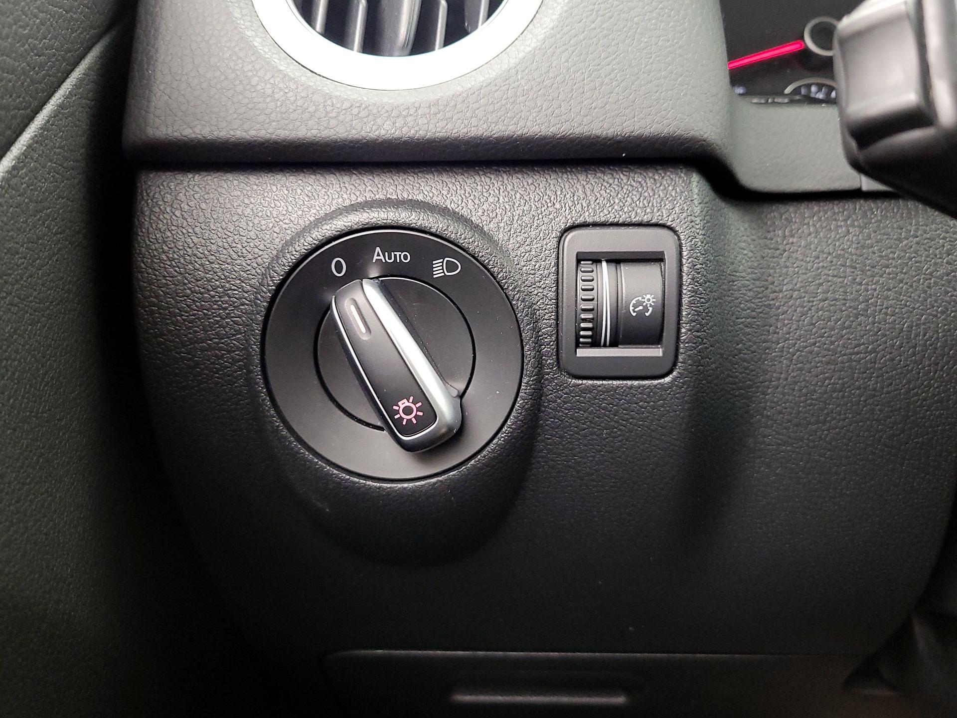 Thumbnail: 2016 Volkswagen Tiguan - 13