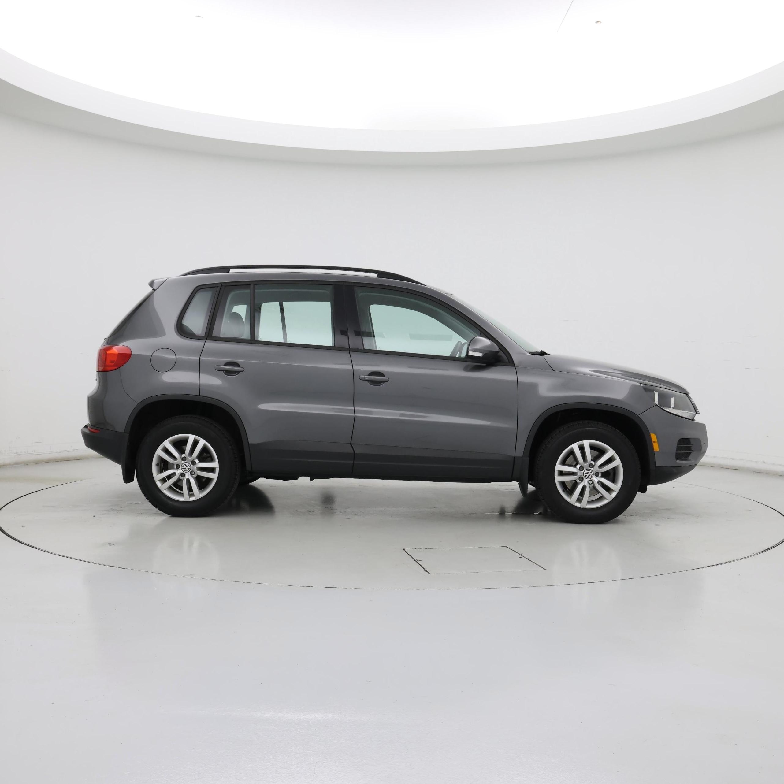 Thumbnail: 2016 Volkswagen Tiguan - 7