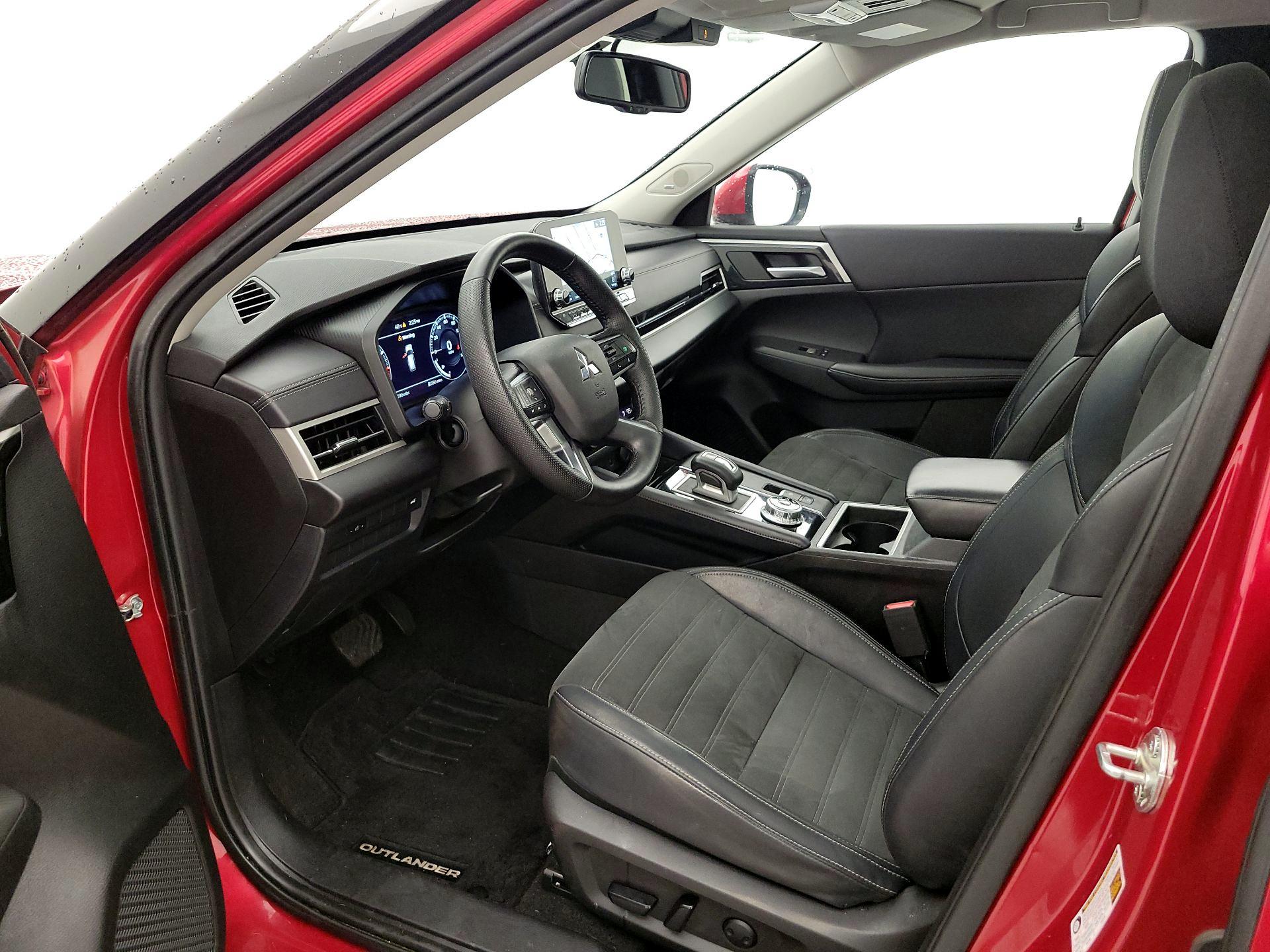 Thumbnail: 2024 Mitsubishi Outlander - 11