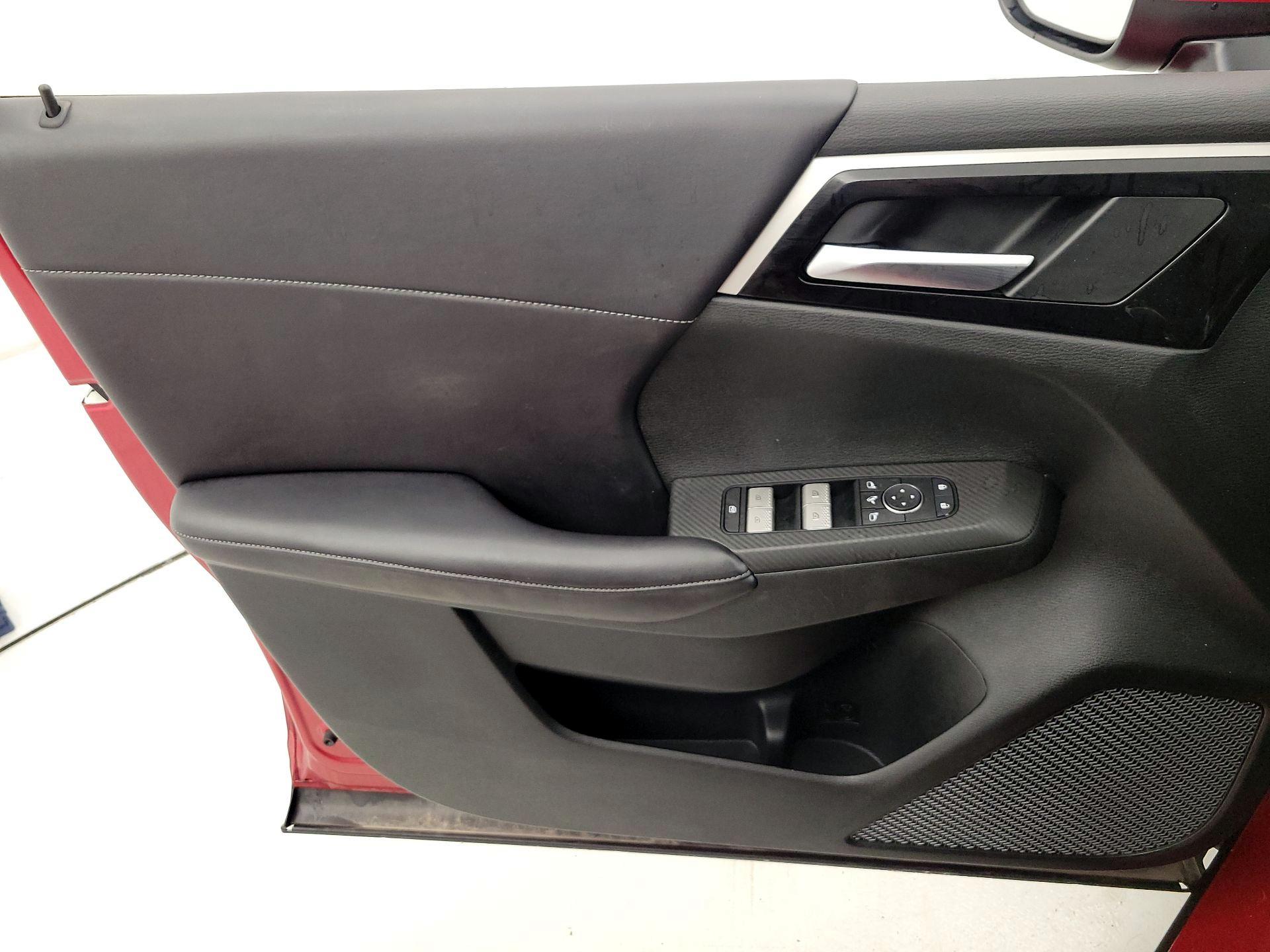 Thumbnail: 2024 Mitsubishi Outlander - 12