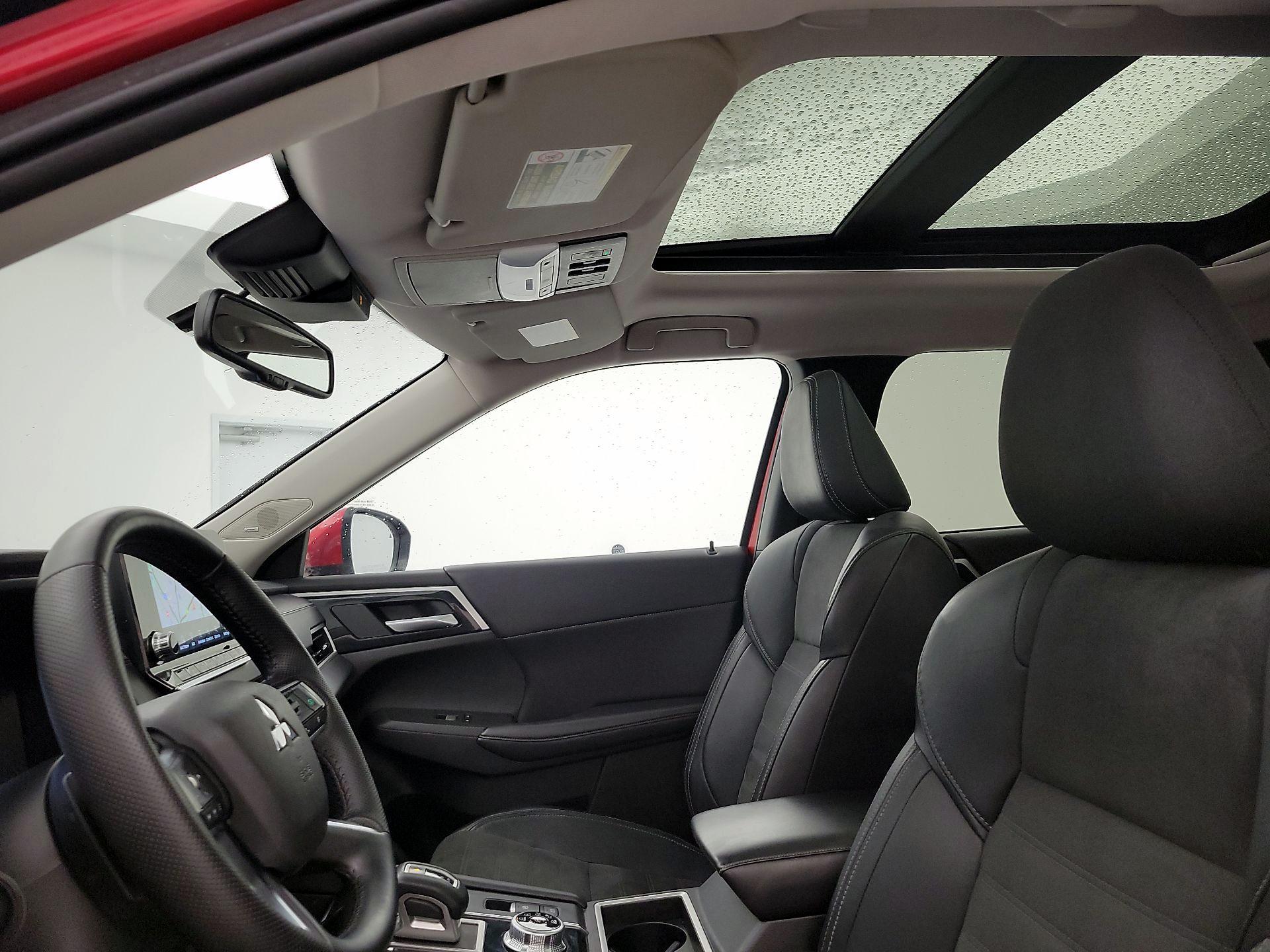 Thumbnail: 2024 Mitsubishi Outlander - 20