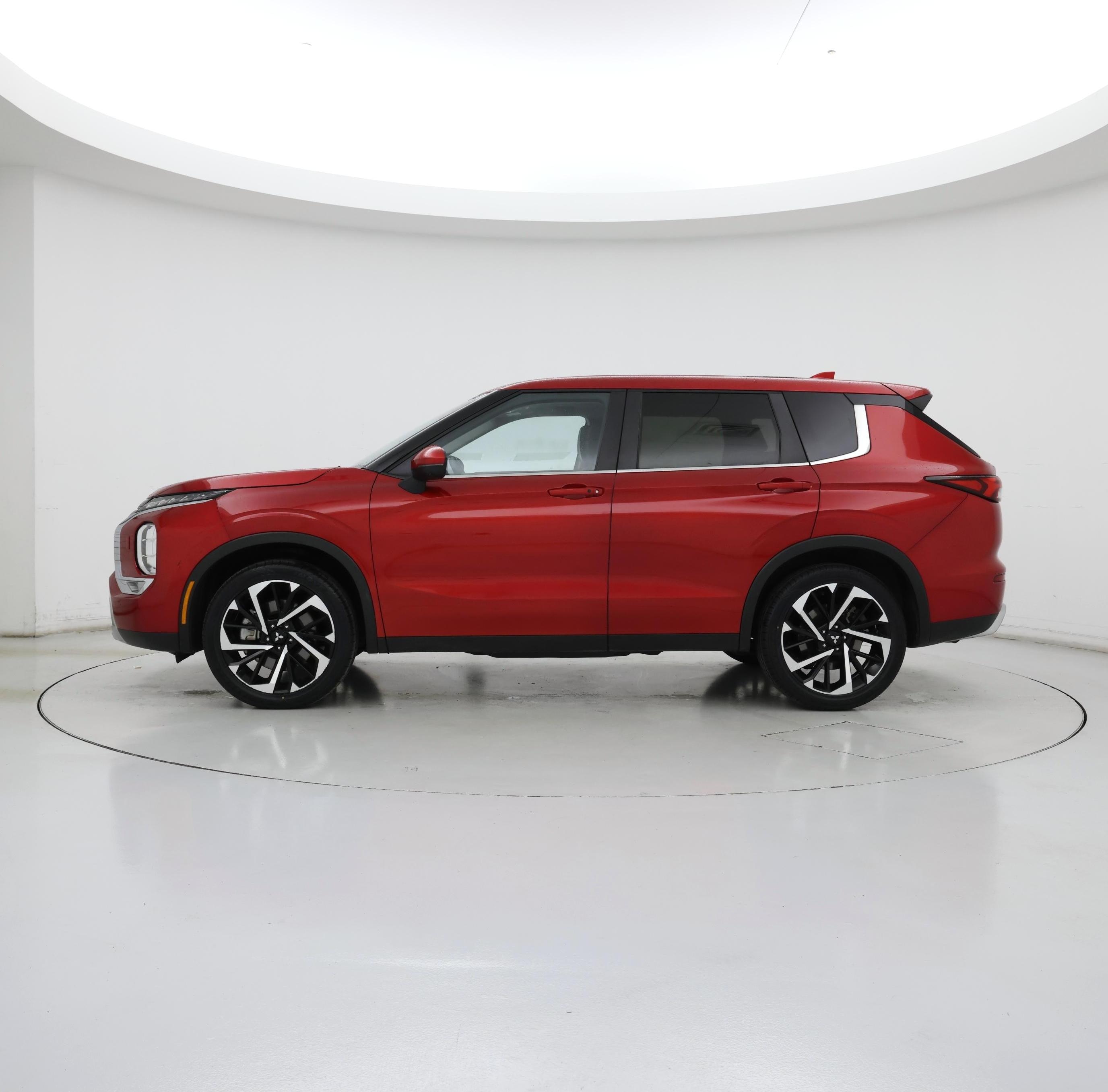 Thumbnail: 2024 Mitsubishi Outlander - 3