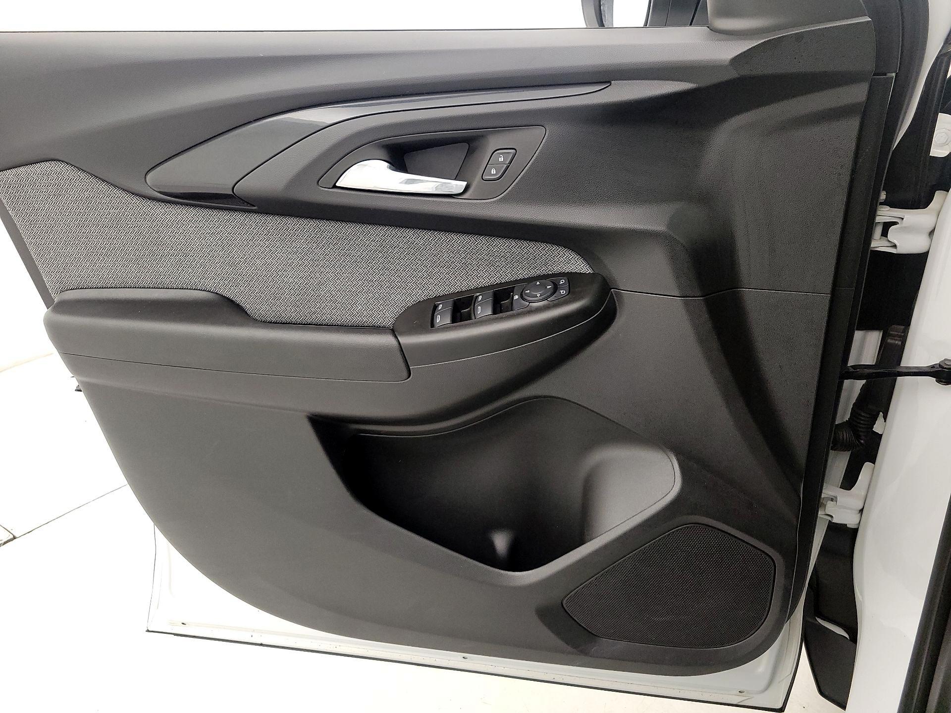 Thumbnail: 2023 Chevrolet TrailBlazer - 12