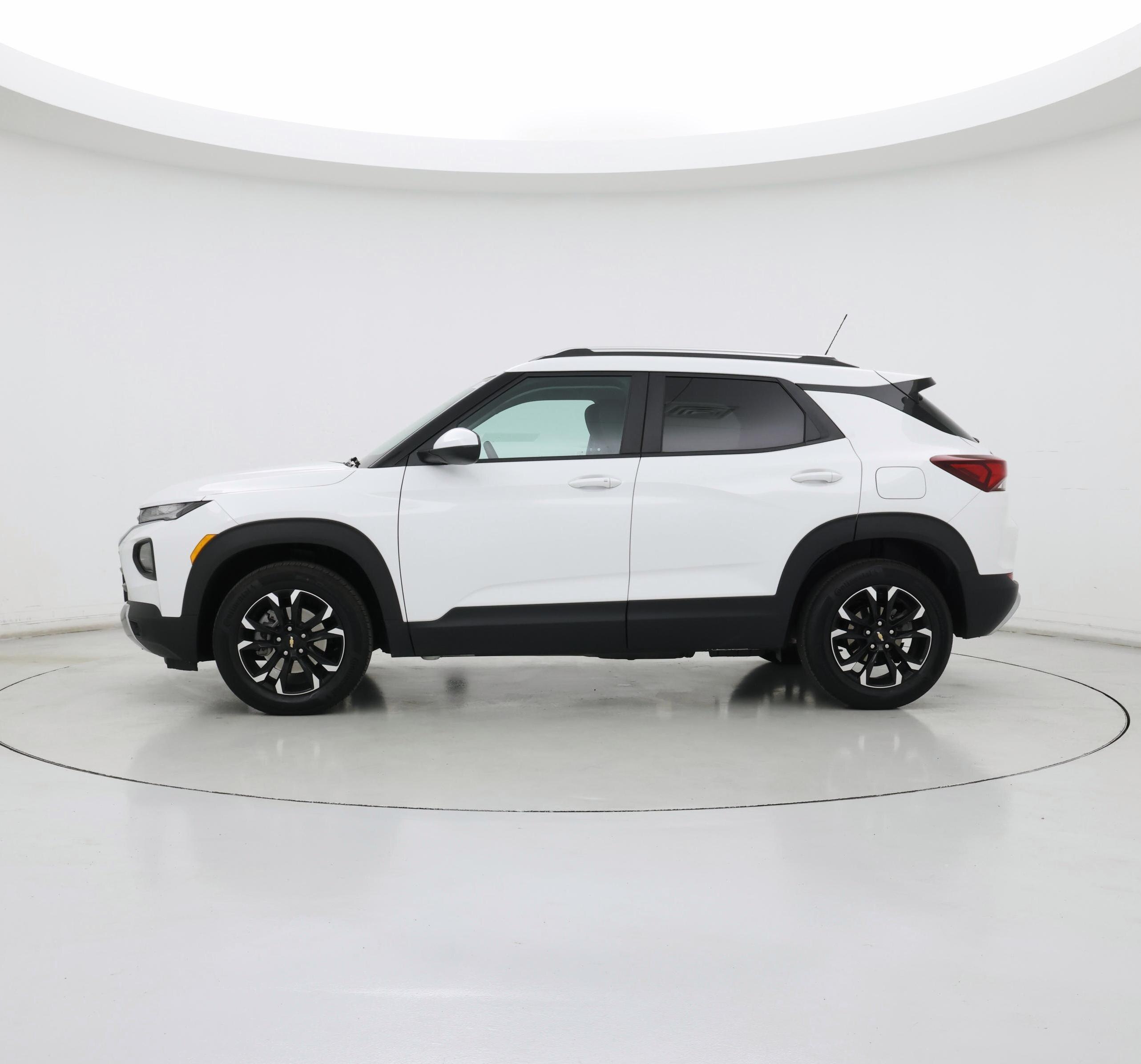 Thumbnail: 2023 Chevrolet TrailBlazer - 3