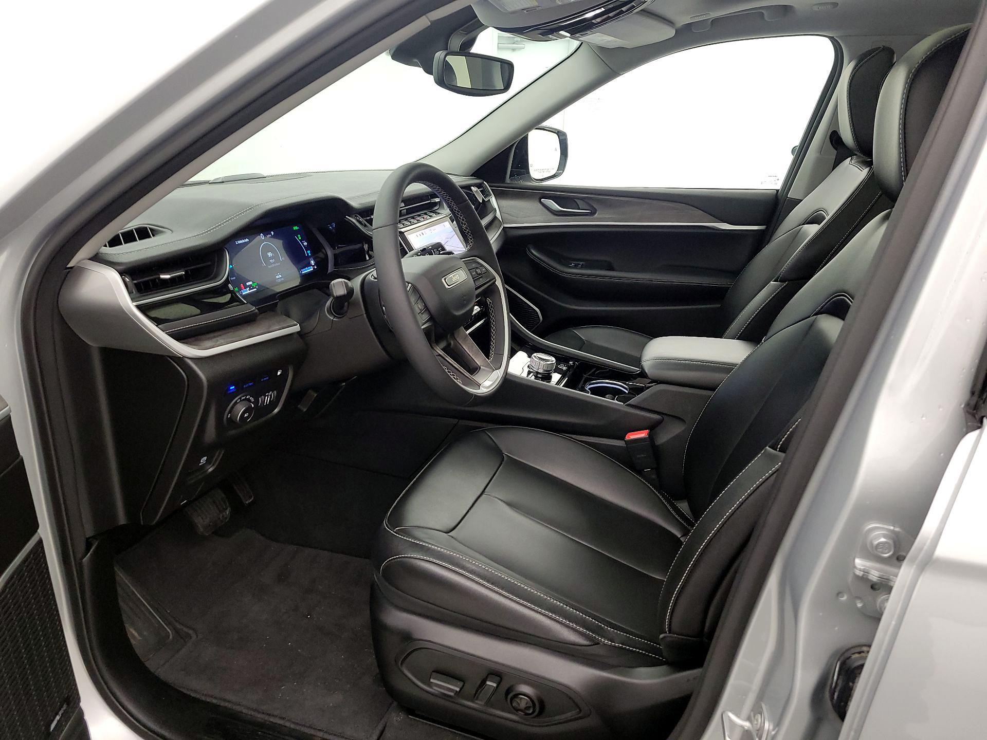 Thumbnail: 2023 Jeep Grand Cherokee - 11