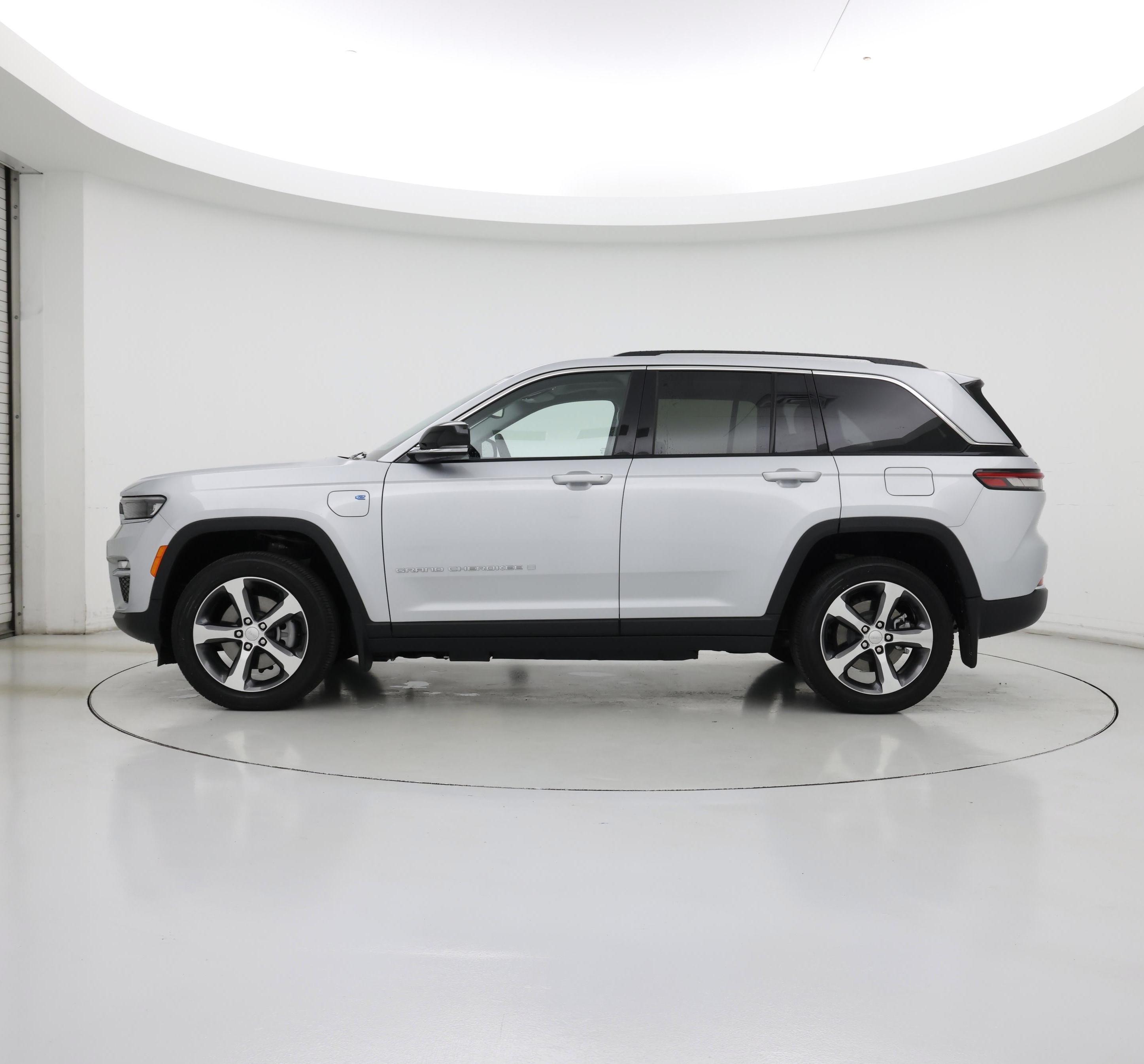 Thumbnail: 2023 Jeep Grand Cherokee - 3