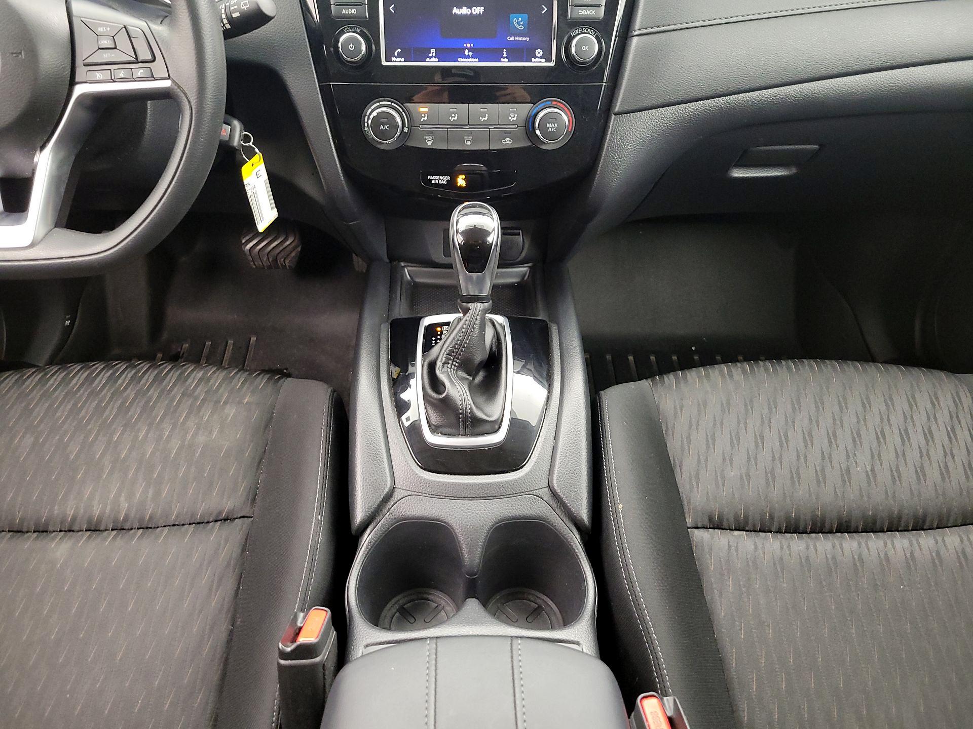 Thumbnail: 2018 Nissan Rogue - 17